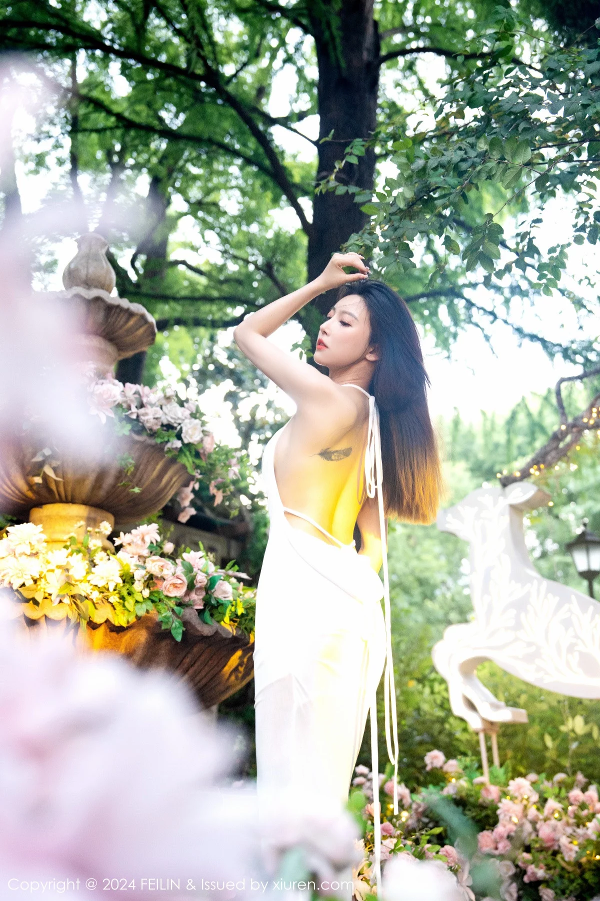 秀人集.com_[FeiLin嗲囡囡]VOL.472_女神冯木木LRIS白色连衣长裙+性感灰色内衣秀曼妙身姿迷人写真70P