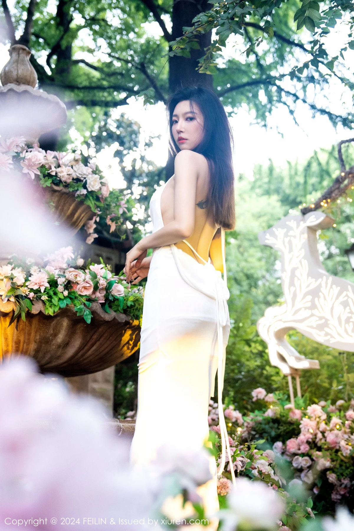 秀人集.com_[FeiLin嗲囡囡]VOL.472_女神冯木木LRIS白色连衣长裙+性感灰色内衣秀曼妙身姿迷人写真70P