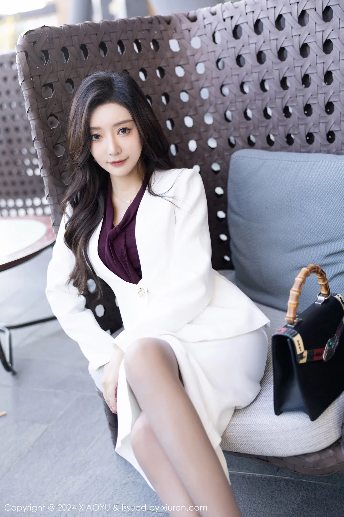 秀人集.com_[XiaoYu画语界]Vol.1183_女神王馨瑶yanni白色OL制服露灰色蕾丝内衣配开档黑丝诱惑写真84P