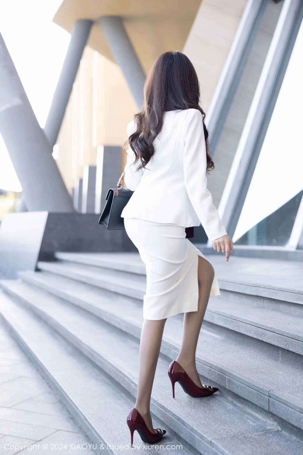 秀人集.com_[XiaoYu画语界]Vol.1183_女神王馨瑶yanni白色OL制服露灰色蕾丝内衣配开档黑丝诱惑写真84P