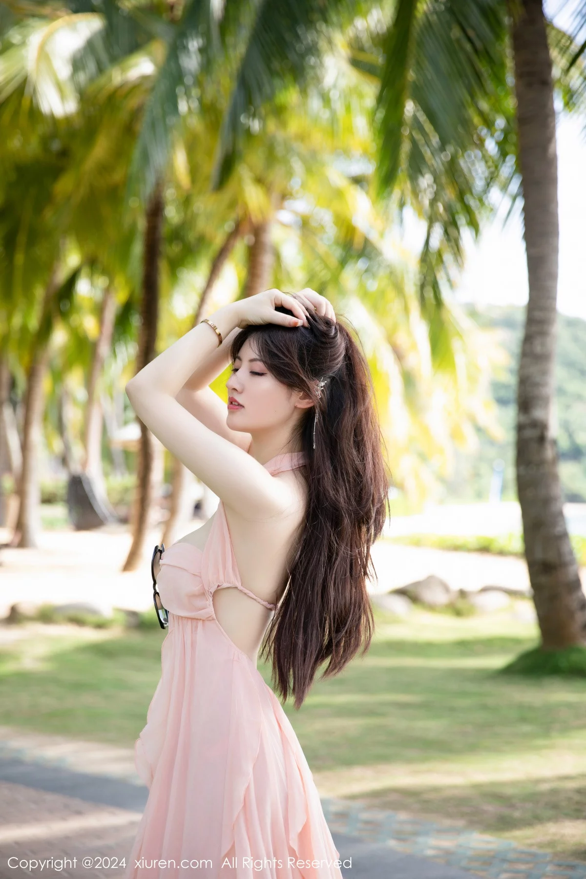 秀人集.com_[XiuRen秀人网]No.7948_模特诗诗kiki性感粉色连衣裙露粉色内衣配原色丝袜惹火诱惑写真91P