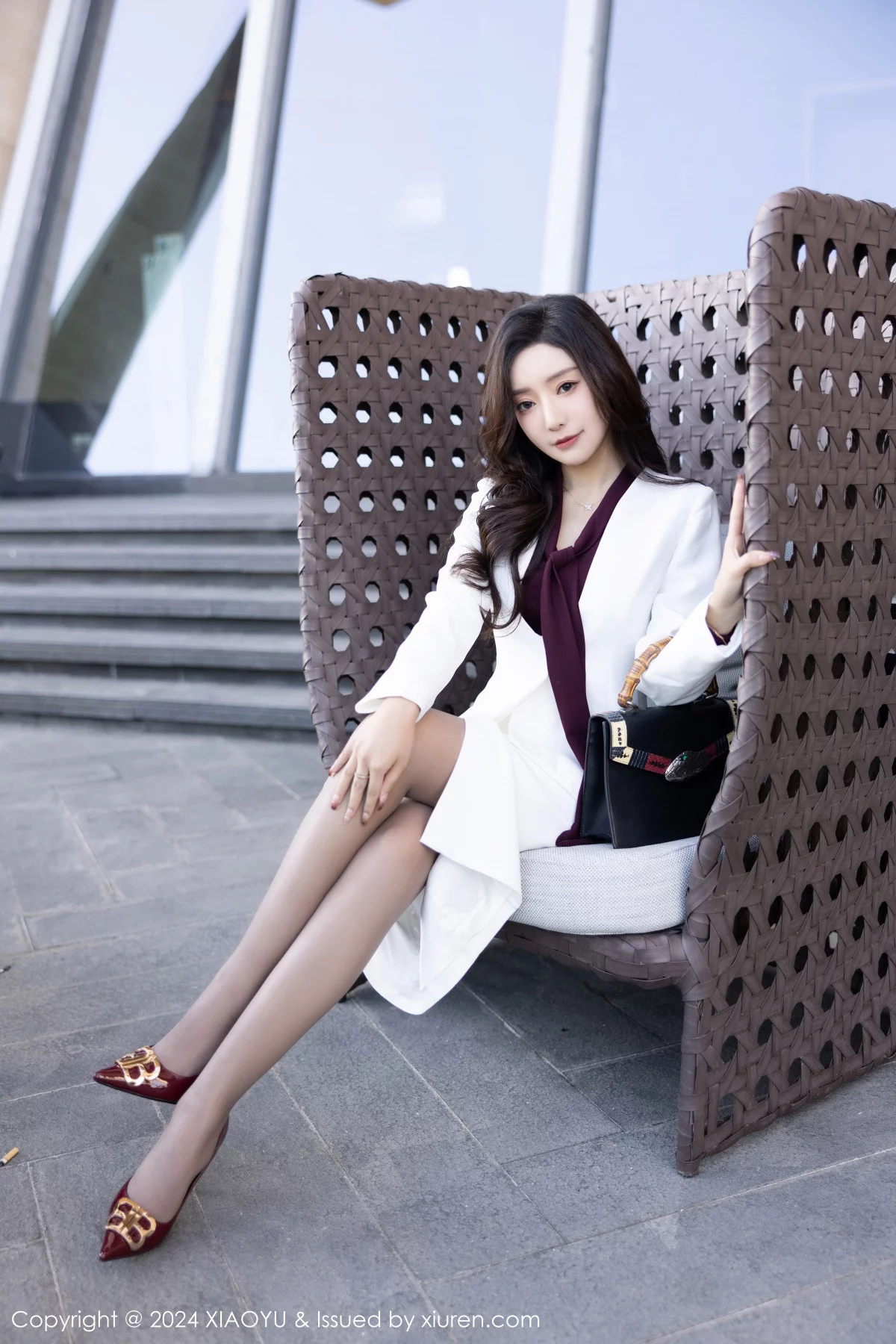 秀人集.com_[XiaoYu画语界]Vol.1183_女神王馨瑶yanni白色OL制服露灰色蕾丝内衣配开档黑丝诱惑写真84P