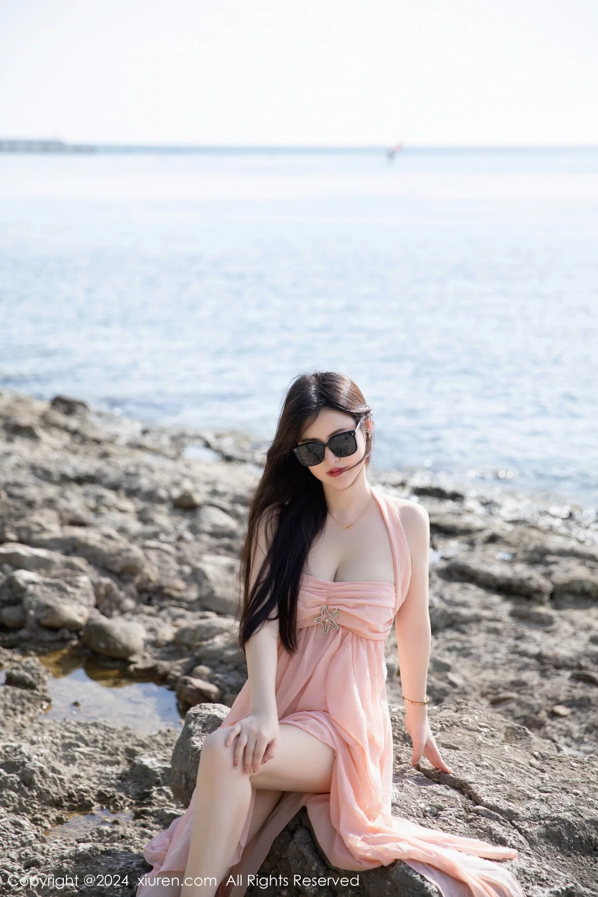 秀人集.com_[XiuRen秀人网]No.7948_模特诗诗kiki性感粉色连衣裙露粉色内衣配原色丝袜惹火诱惑写真91P