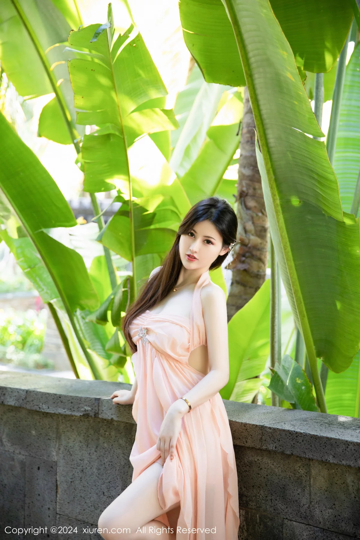 秀人集.com_[XiuRen秀人网]No.7948_模特诗诗kiki性感粉色连衣裙露粉色内衣配原色丝袜惹火诱惑写真91P