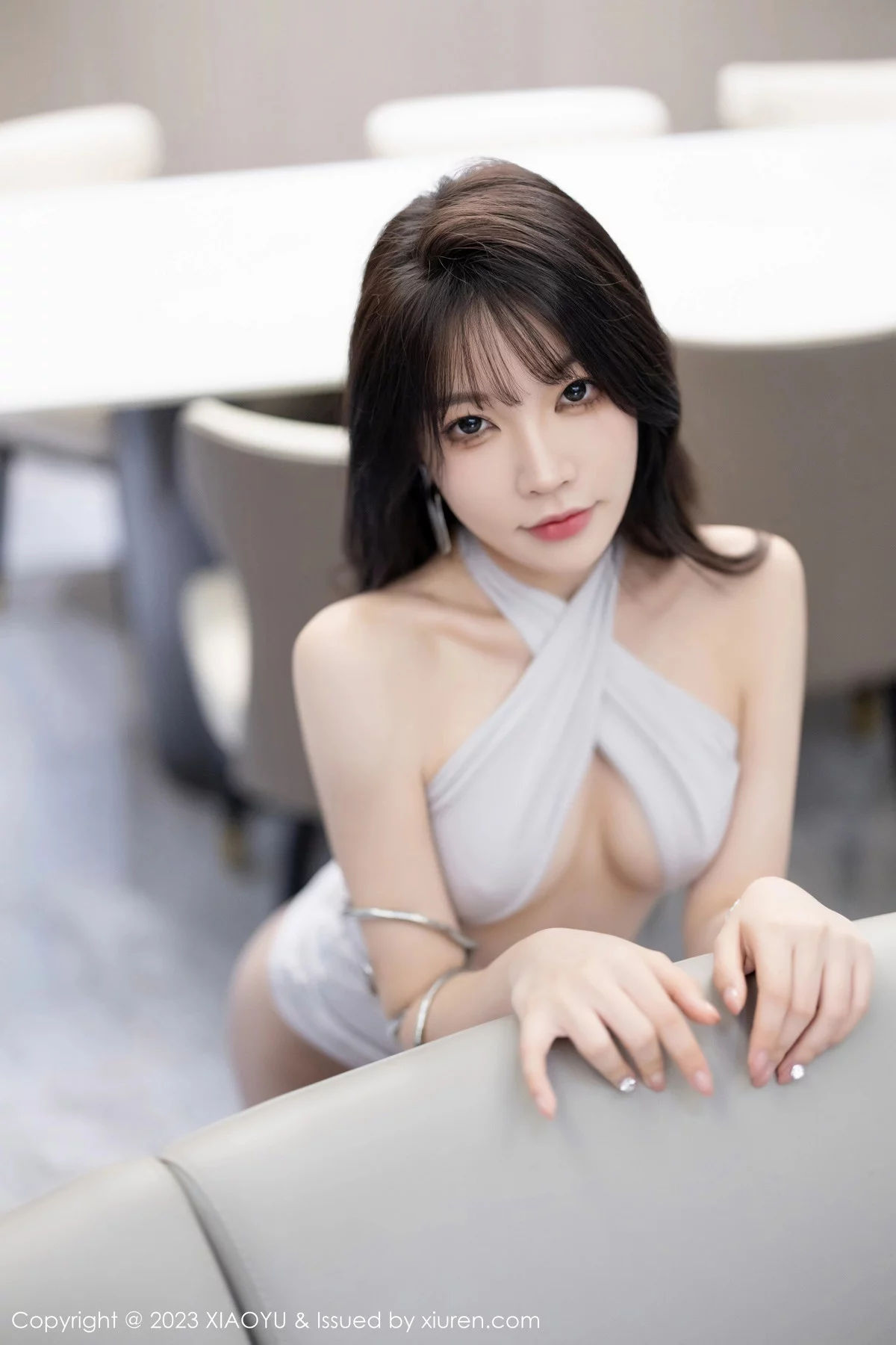 秀人集.com_[XiaoYu画语界]Vol.1168_女神徐莉芝Booty性感灰色服饰+红色圣诞服饰秀曼妙身姿诱惑写真91P