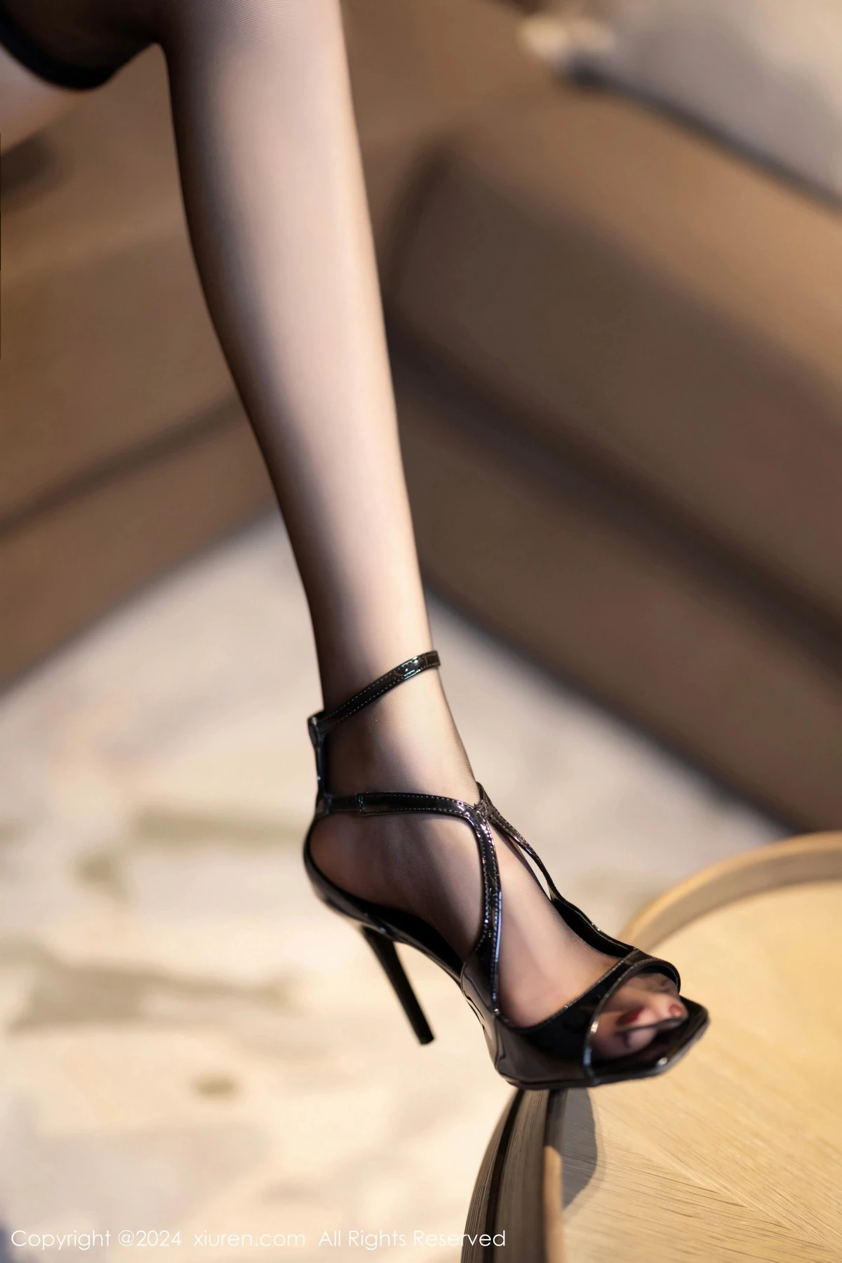 秀人集.com_[XiuRen秀人网]No.7983_模特程程程咖啡色露肩连衣裙+黑色情趣服饰秀曼妙身姿诱惑写真81P