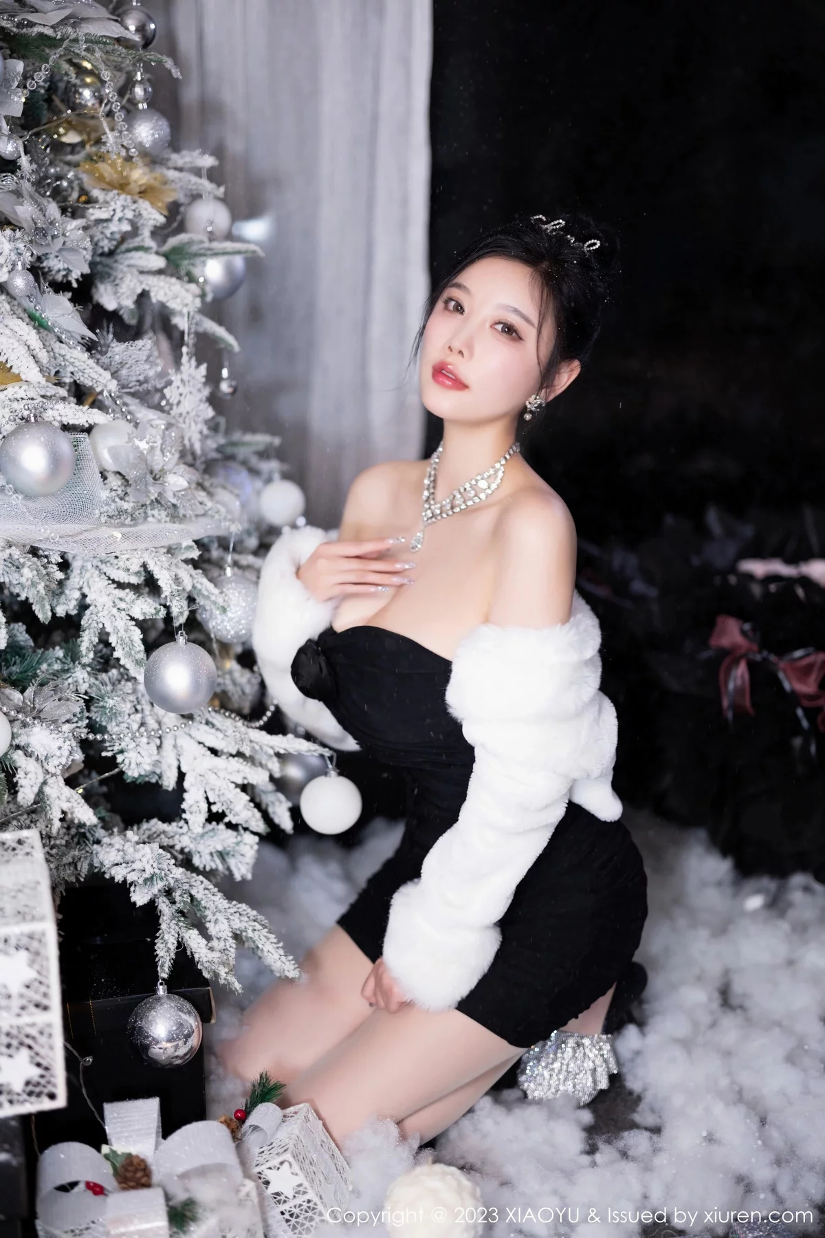 秀人集.com_[XiaoYu画语界]Vol.1170_女神杨晨晨Yome圣装主题性感情趣圣诞服饰秀惹火身材诱惑写真90P