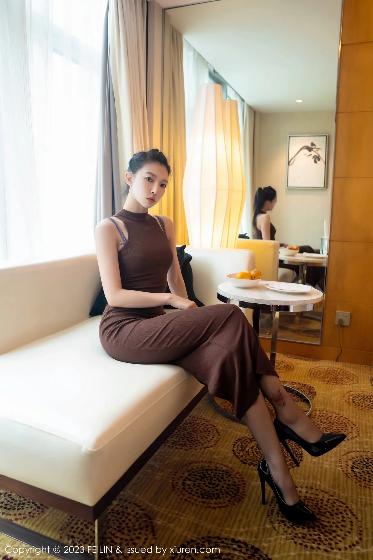 秀人集.com_[FeiLin嗲囡囡]VOL.471_女神冯木木LRIS咖啡色连衣长裙露紫粉色蕾丝内衣迷人诱惑写真71P