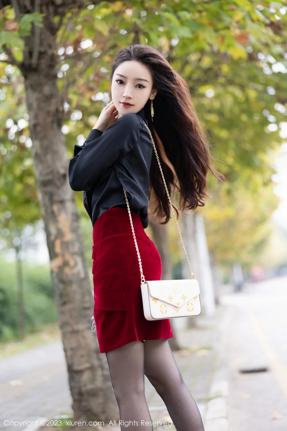 秀人集.com_[XiuRen秀人网]No.7867_模特苏曼兮黑色上衣露性感黑色内衣配黑丝吊袜秀翘臀诱惑写真83P