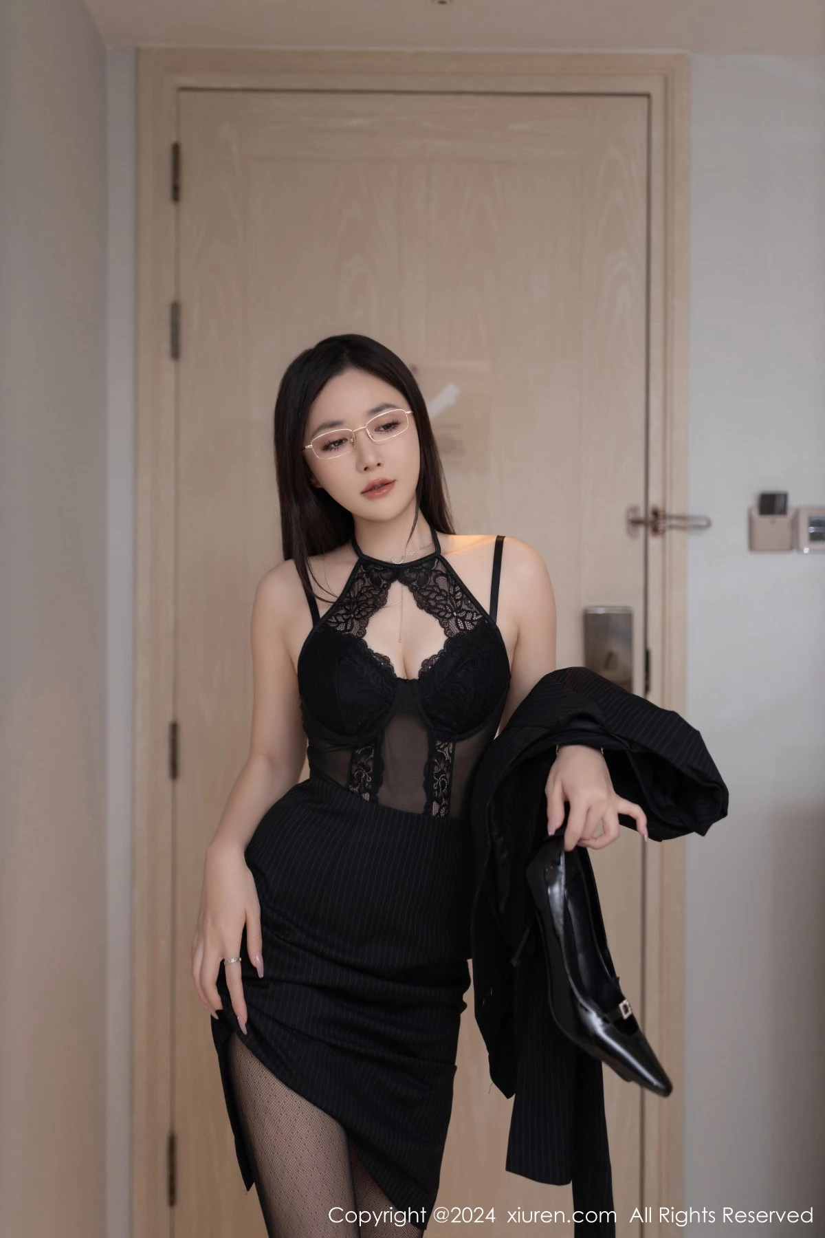 秀人集.com_[XiuRen秀人网]No.7992_模特鱼子酱Fish性感黑色蕾丝情趣内衣配超薄黑丝极致魅惑写真80P