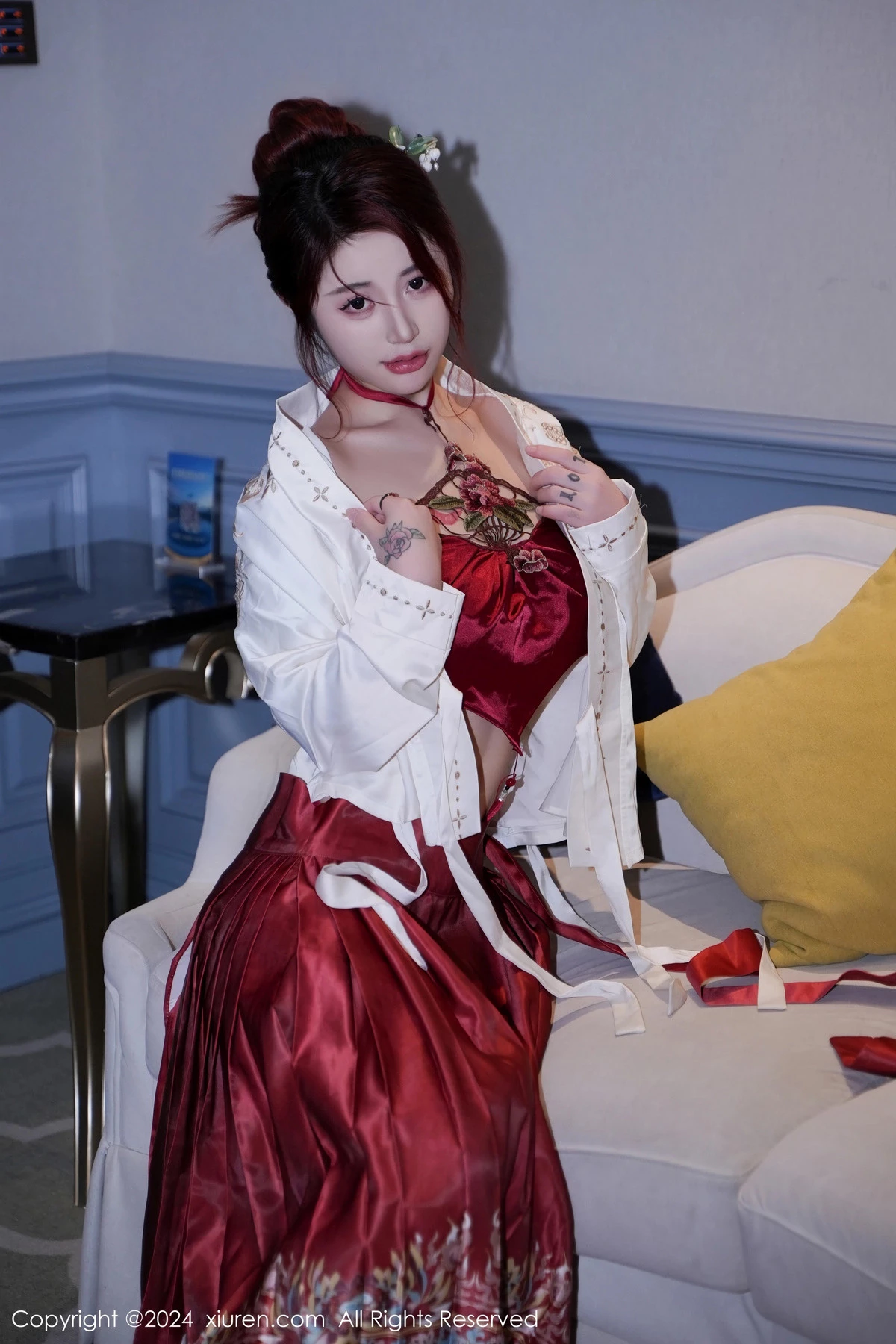 秀人集.com_[XiuRen秀人网]No.7985_模特美七Mia性感红色轻透古装服配黑丝吊袜秀惹火身材诱惑写真70P