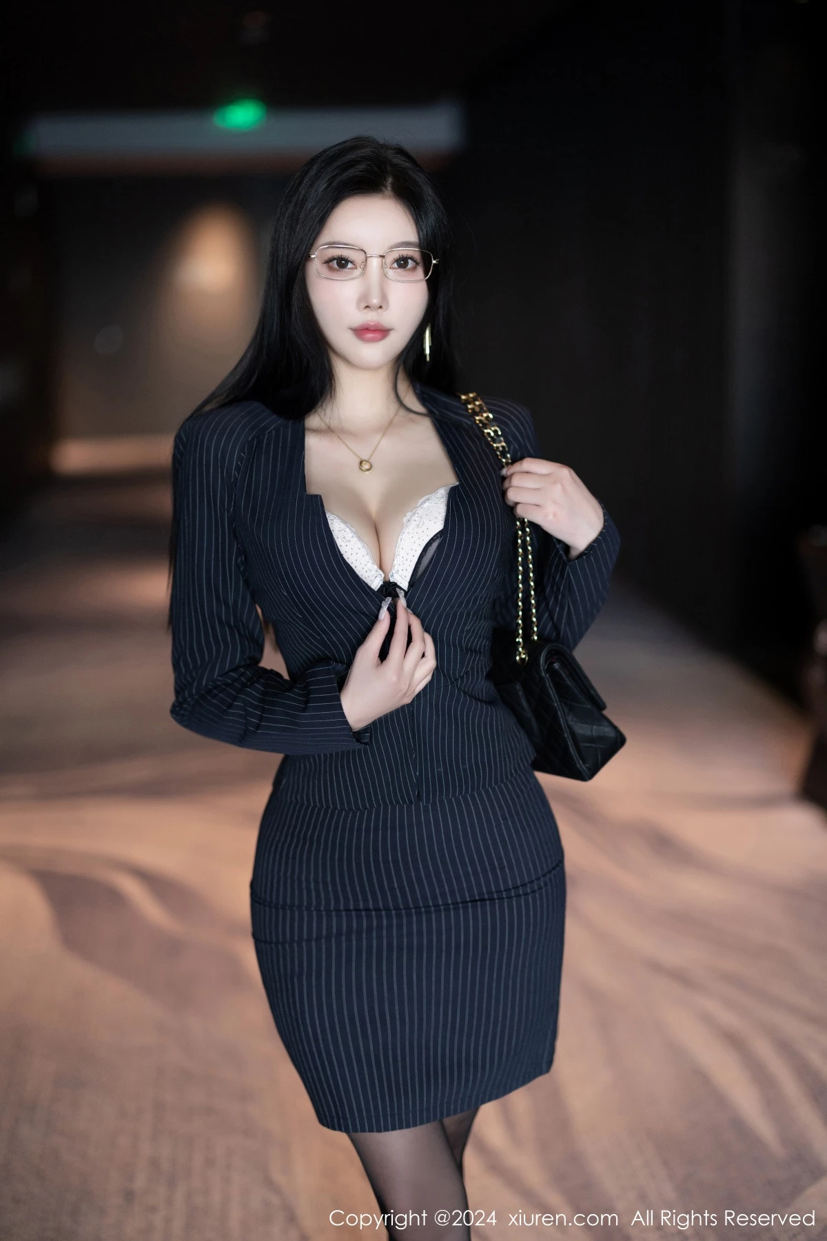 秀人集.com_[XiaoYu画语界]Vol.1188_女神杨晨晨Yome性感黑色条纹西服套装露白色内衣完美诱惑写真85P