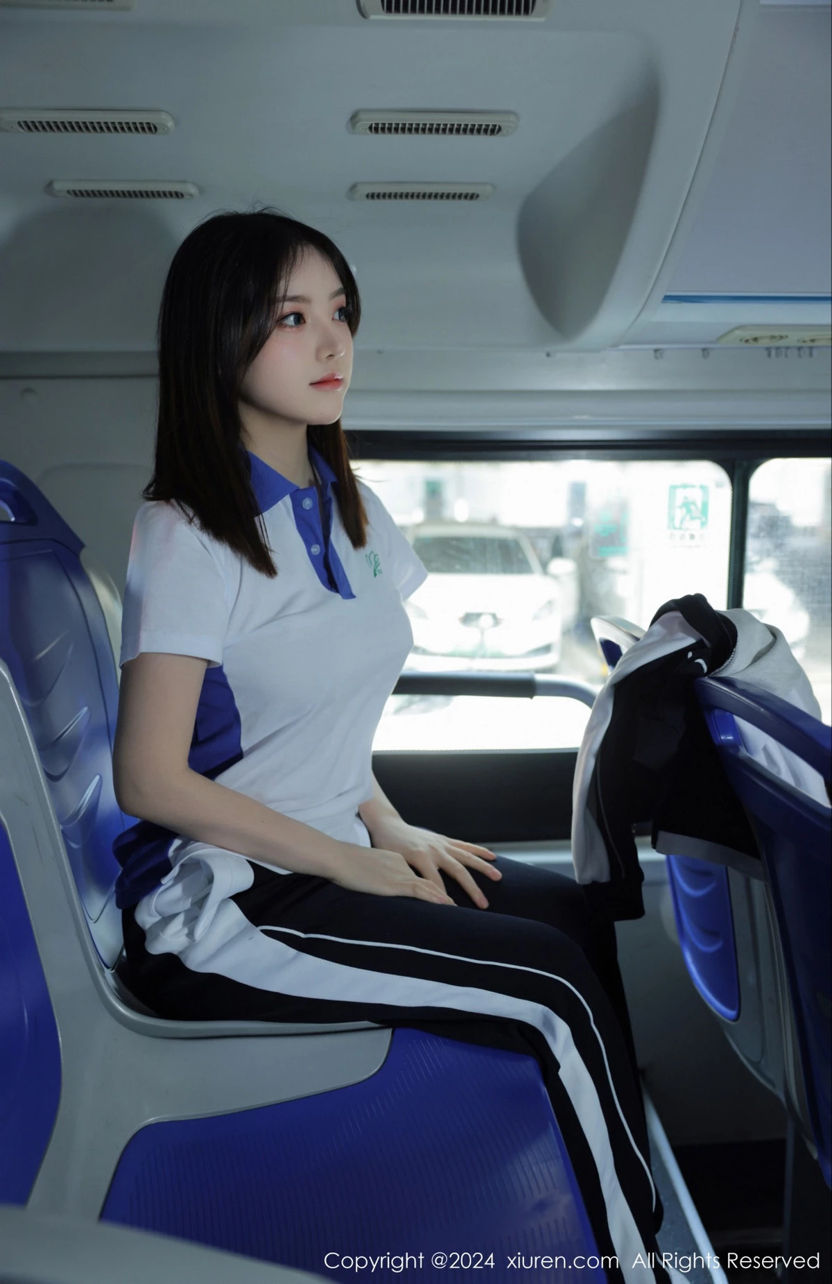 秀人集.com_[XiuRen秀人网]No.7994_模特豆瓣酱公交车场景学妹制服露开档黑丝秀丰腴身材诱惑写真84P