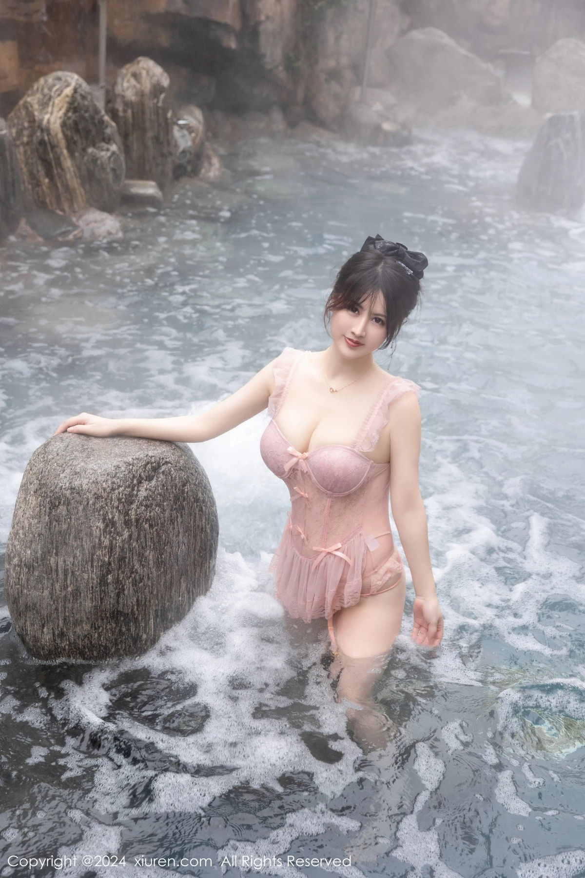 秀人集.com_[XiuRen秀人网]No.8039_模特诗诗kiki溪边场景+浴室性感粉色情趣短裙秀惹火身材诱惑写真84P