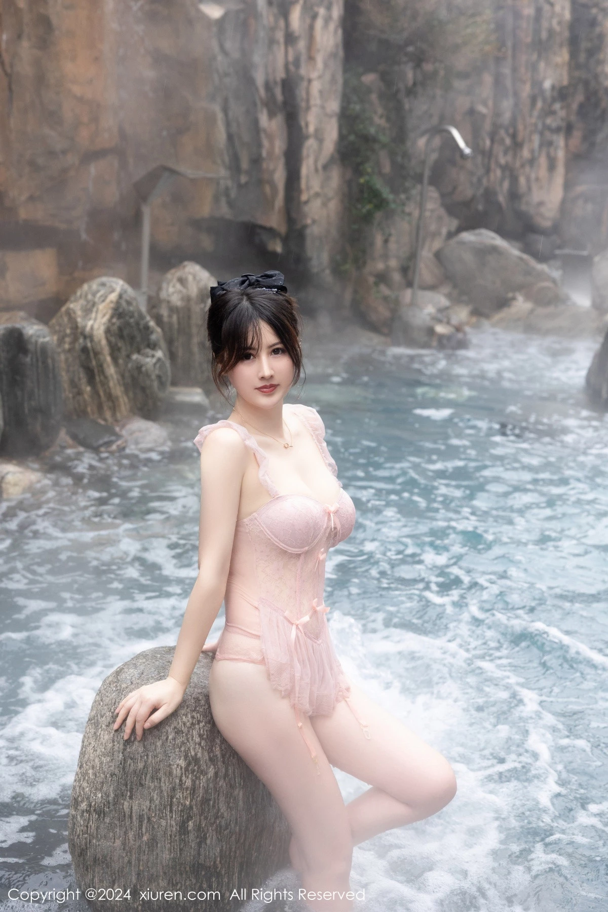 秀人集.com_[XiuRen秀人网]No.8039_模特诗诗kiki溪边场景+浴室性感粉色情趣短裙秀惹火身材诱惑写真84P