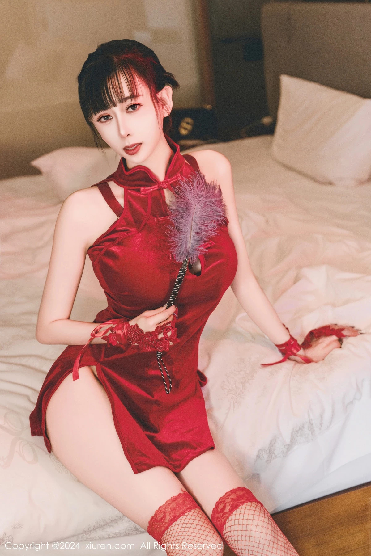 秀人集.com_[XiuRen秀人网]No.8047_新人模特宝宝甜性感红色旗袍露红色情趣内衣配红丝袜诱惑写真64P