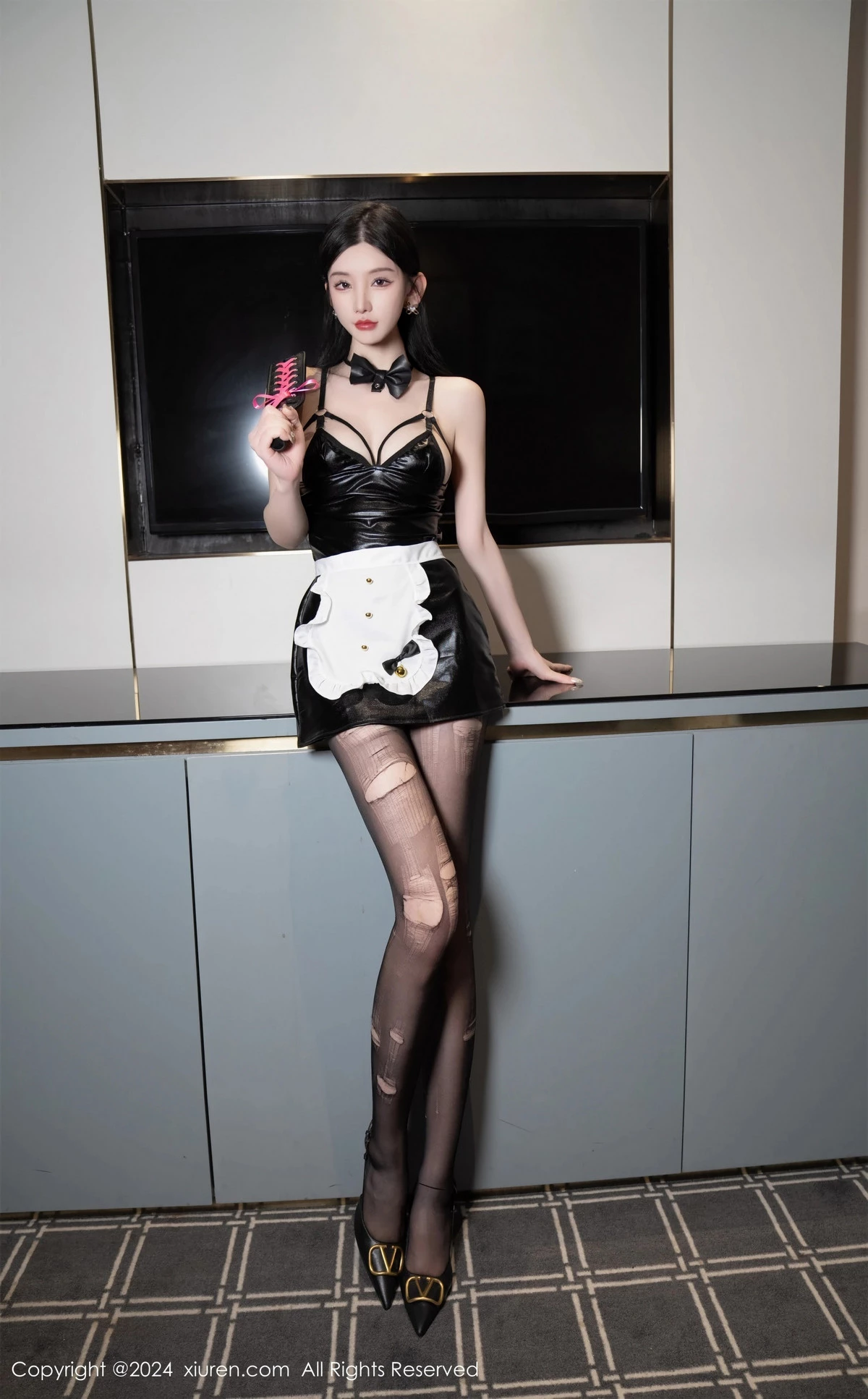 秀人集.com_[XiuRen秀人网]No.8057_女神周于希Sally性感黑色情趣服饰配破烂黑丝秀翘臀美腿诱惑写真112P