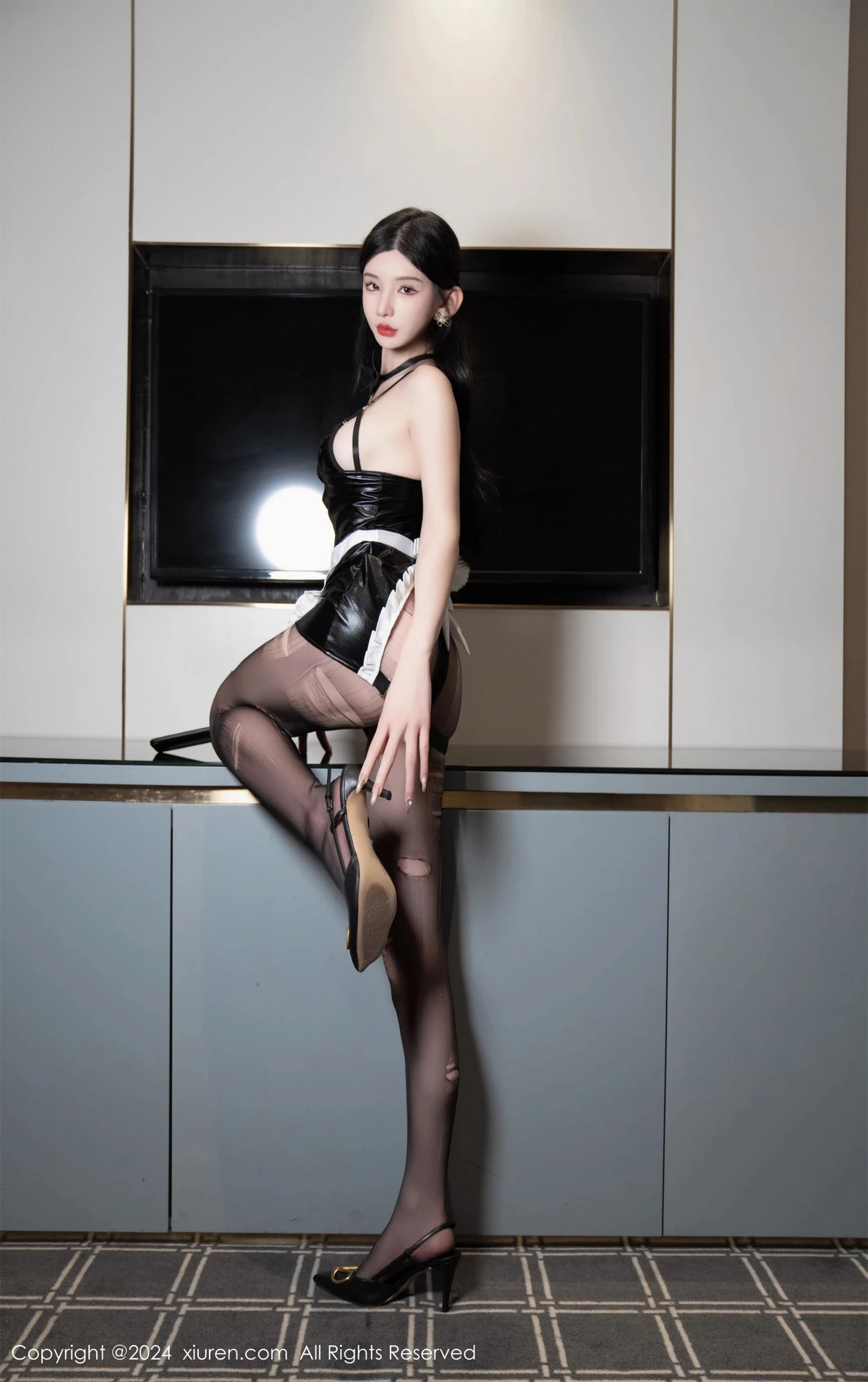 秀人集.com_[XiuRen秀人网]No.8057_女神周于希Sally性感黑色情趣服饰配破烂黑丝秀翘臀美腿诱惑写真112P