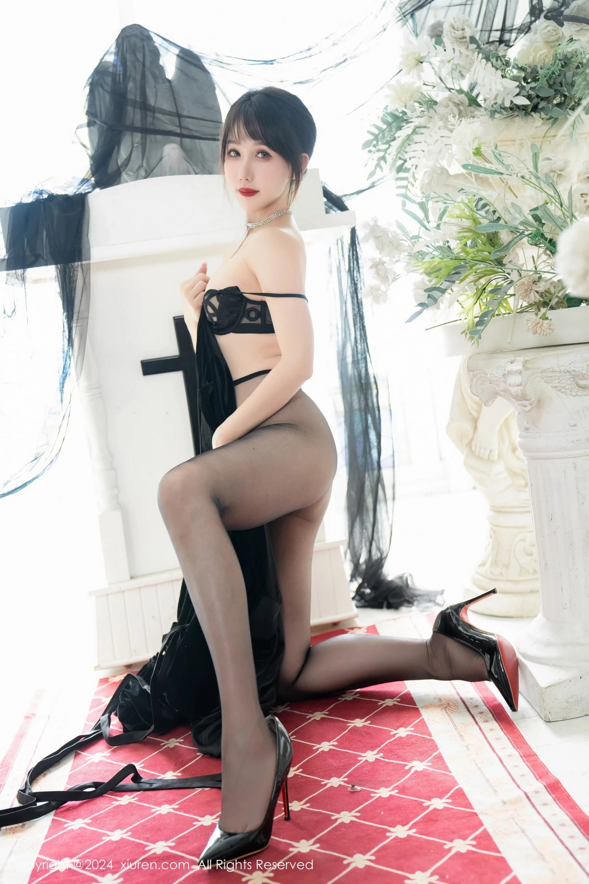 秀人集.com_[XiuRen秀人网]No.8070_模特波巧酱性感黑色长裙露黑色蕾丝内衣配超薄黑丝极致魅惑写真87P