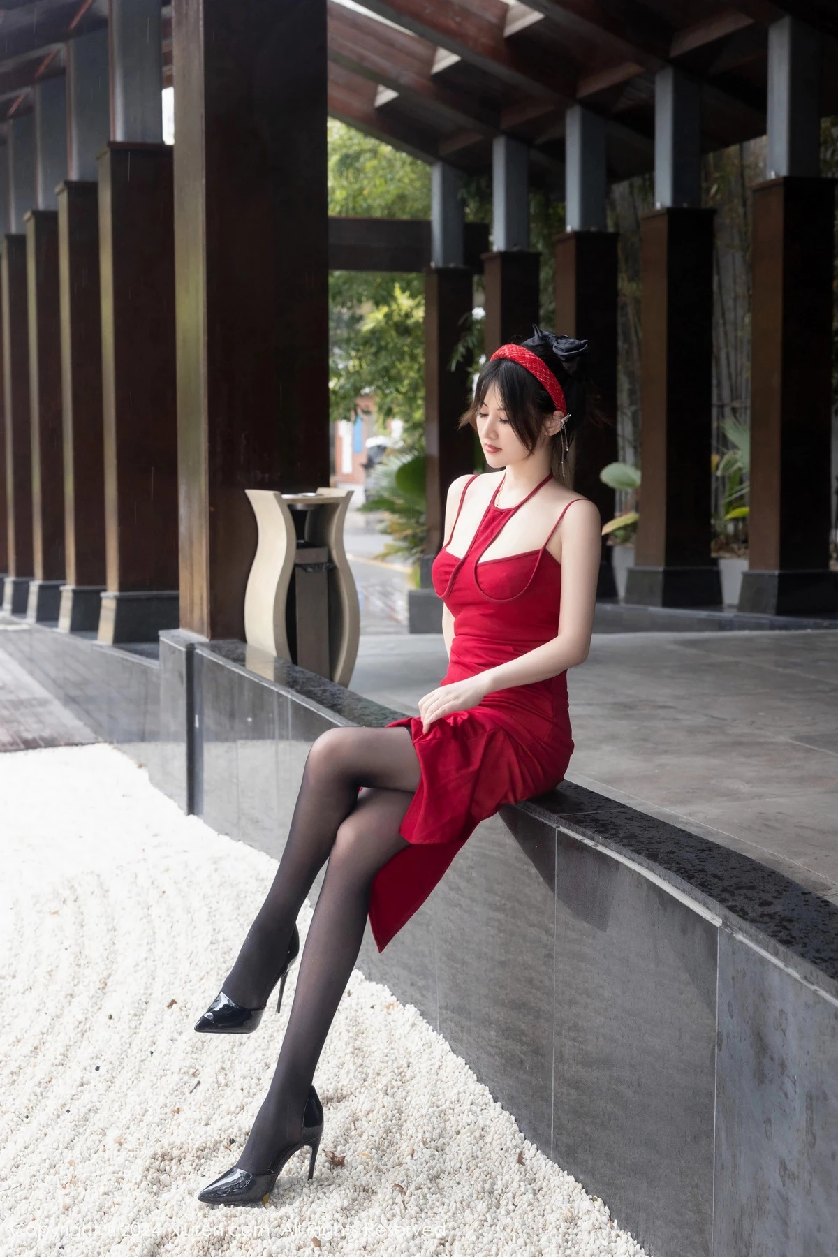 秀人集.com_[XiuRen秀人网]No.8078_模特诗诗kiki新年主题性感红色情趣短裙配黑丝吊袜迷人诱惑写真78P