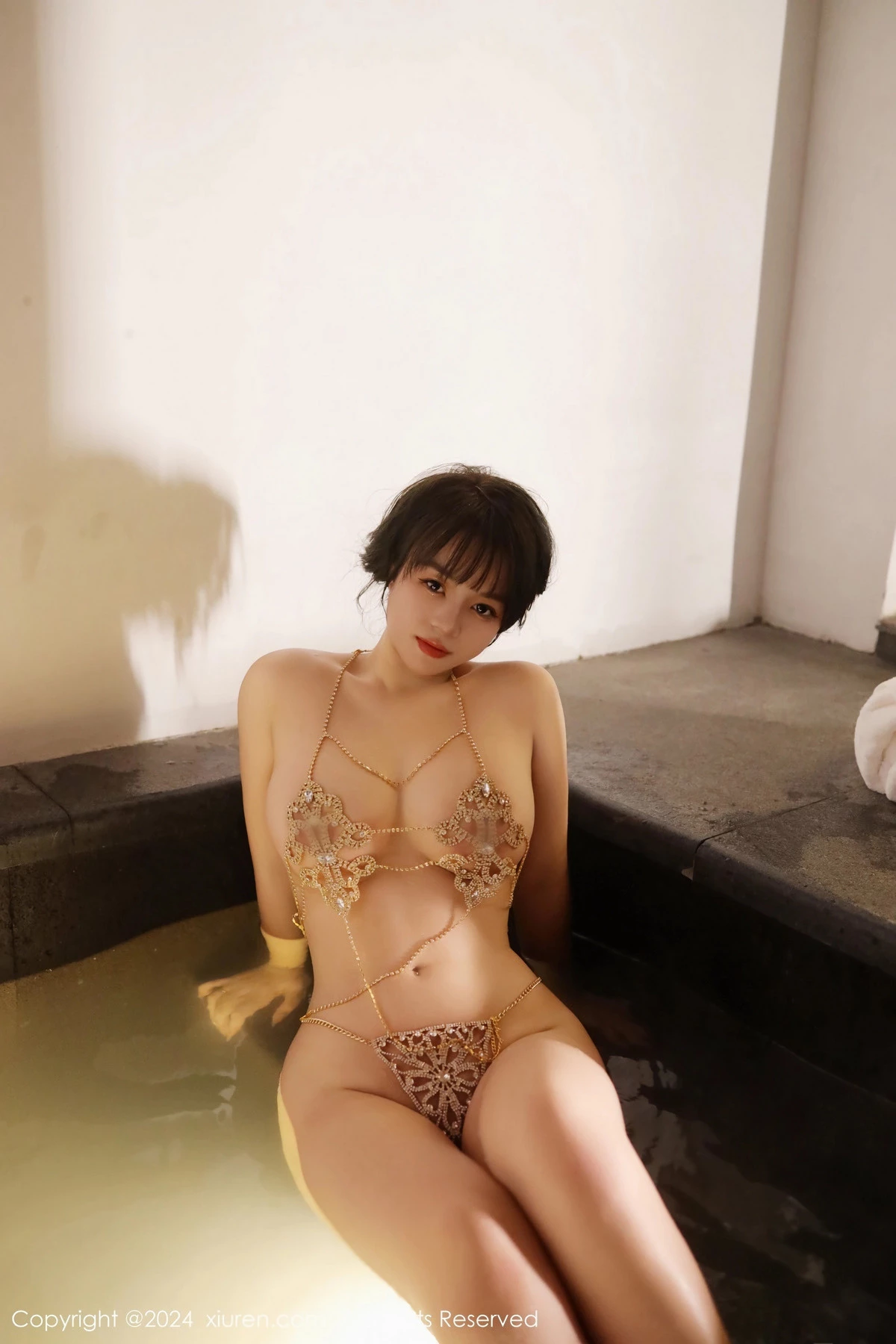 秀人集.com_[XiuRen秀人网]No.8075_模特沈思怡室内温泉性感链式情趣服饰秀惹火身材极致诱惑写真74P