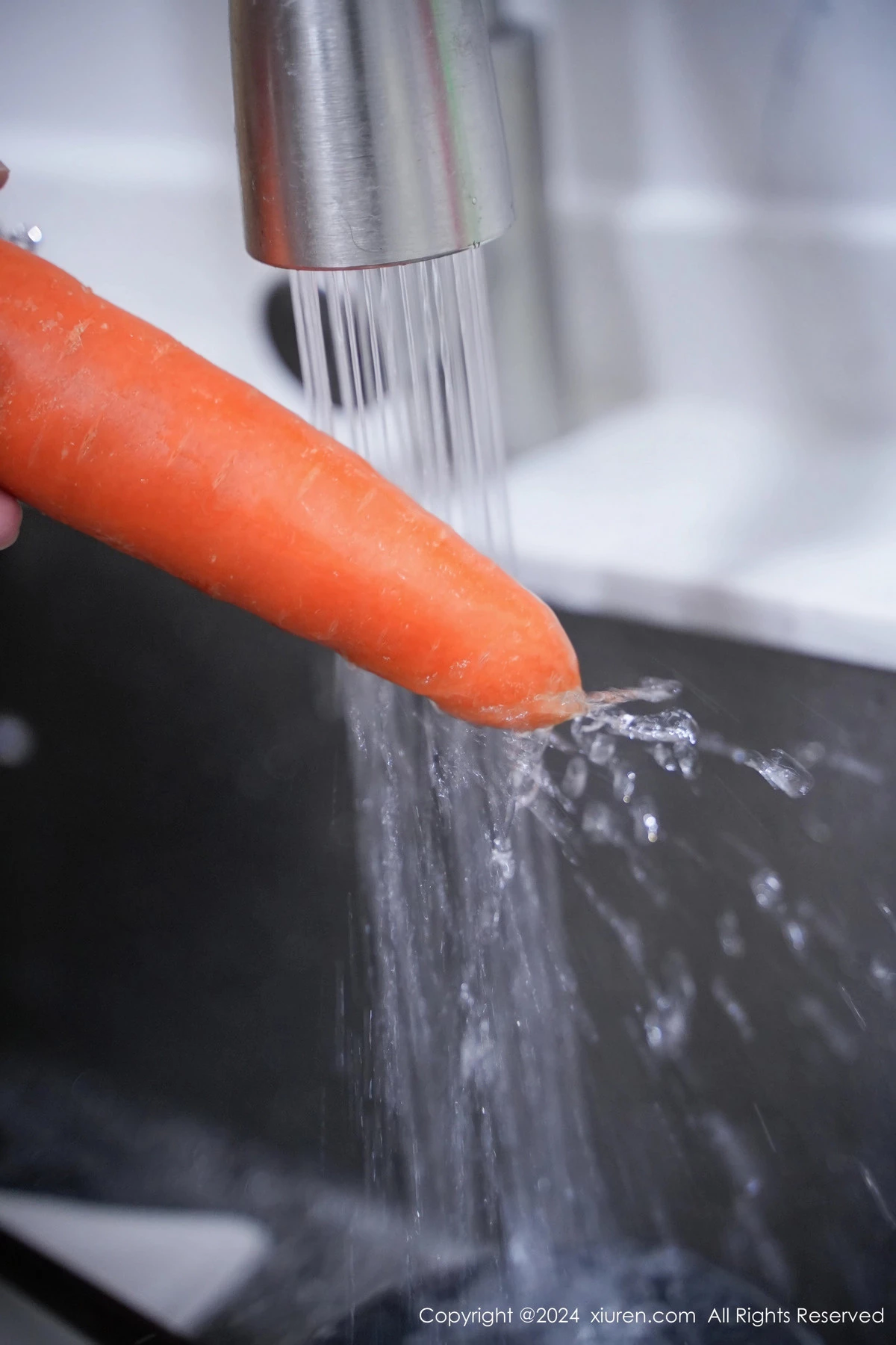 秀人集.com_[XiuRen秀人网]No.8083_女神Carol周妍希性感白色上衣配肉丝吊袜秀丰满身材诱惑写真96P