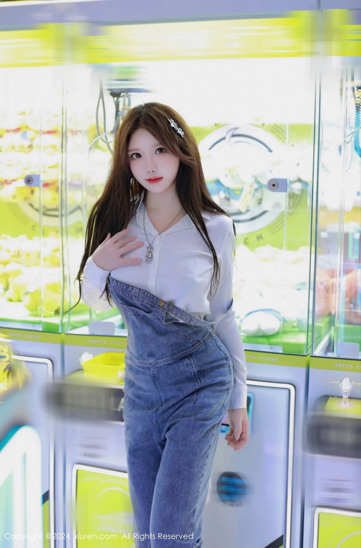 秀人集.com_[XiuRen秀人网]No.8087_模特小薯条nienie电玩店场景性感牛仔背带裤秀曼妙身姿诱惑写真81P