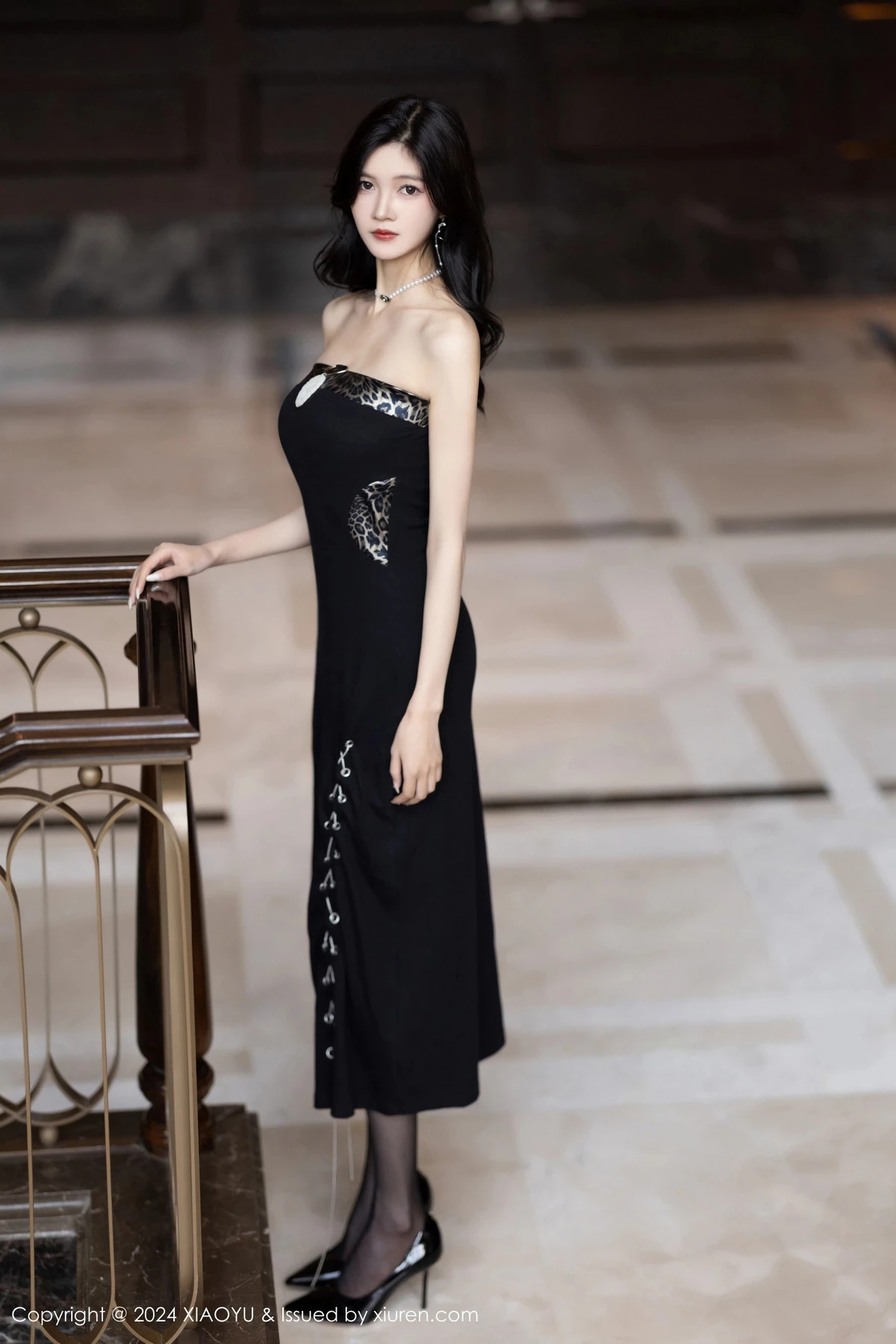 秀人集.com_[XiaoYu画语界]Vol.1201_模特程程程白色吊带长裙+性感黑色服饰秀曼妙身姿迷人诱惑写真81P