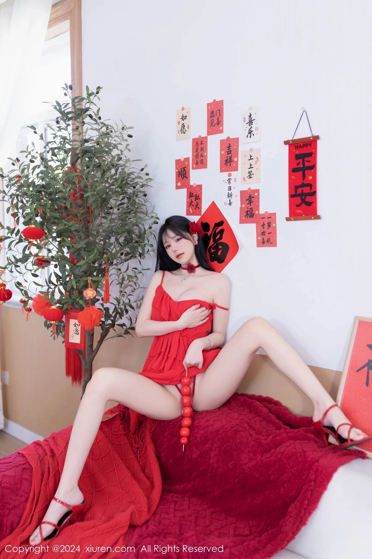 秀人集.com_[XiuRen秀人网]No.8098_模特幼幼贺新春主题性感红色吊带短裙秀完美身材迷人诱惑写真82P