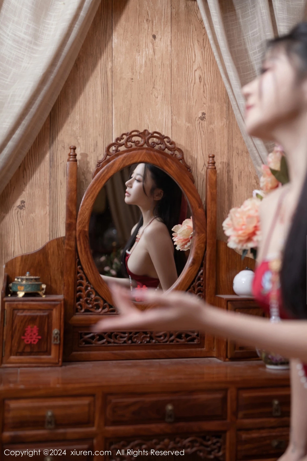 秀人集.com_[XiuRen秀人网]No.8095_模特鱼子酱Fish贺新春主题红色服饰露红布兜秀曼妙身姿诱惑写真80P