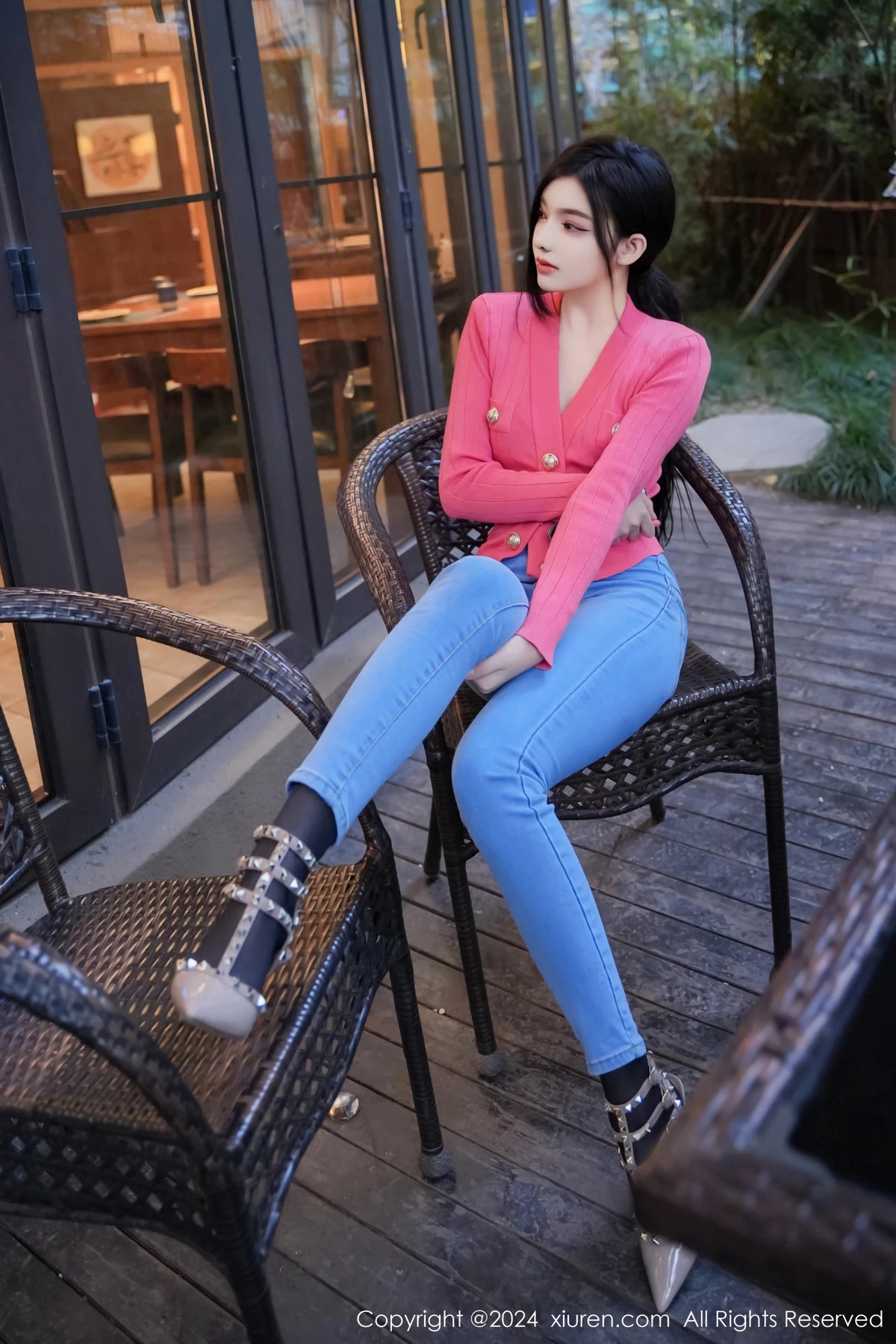 秀人集.com_[XiuRen秀人网]No.8091_新人模特龙雪儿脱牛仔裤露性感黑色内衣配开档黑丝极致魅惑写真69P