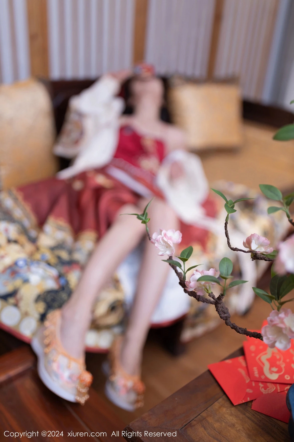 秀人集.com_[XiuRen秀人网]No.8095_模特鱼子酱Fish贺新春主题红色服饰露红布兜秀曼妙身姿诱惑写真80P