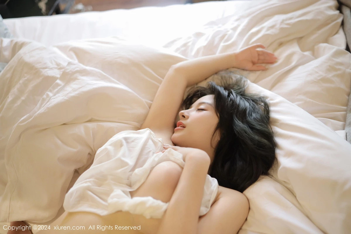 秀人集.com_[XiuRen秀人网]No.8002_新人模特沈思怡私房床上性感白色轻透睡衣秀完美身材诱惑写真80P