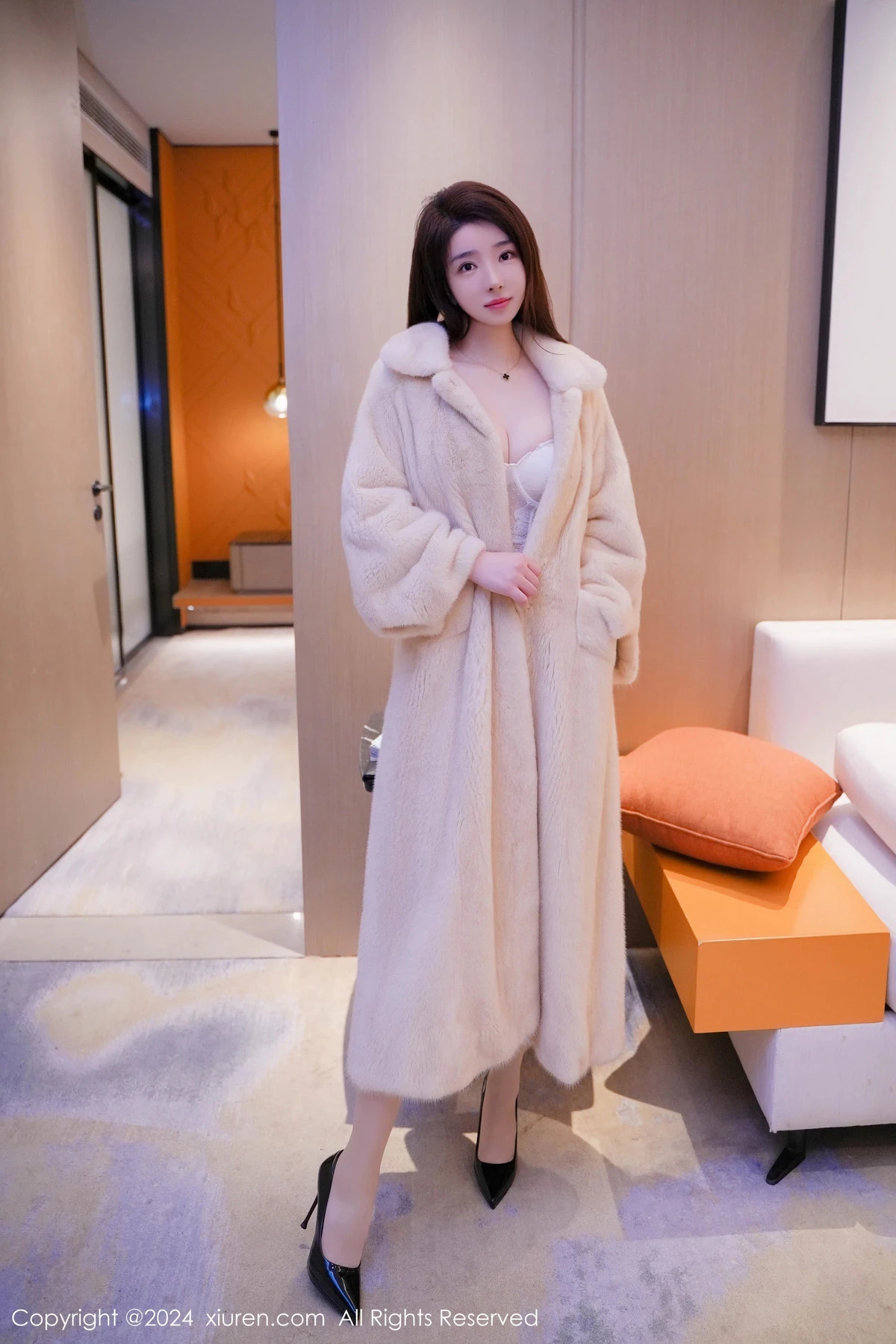 秀人集.com_[XiuRen秀人网]No.8013_模特雨儿酱eve性感浅色睡袍露白色蕾丝内衣秀丰腴身材诱惑写真83P