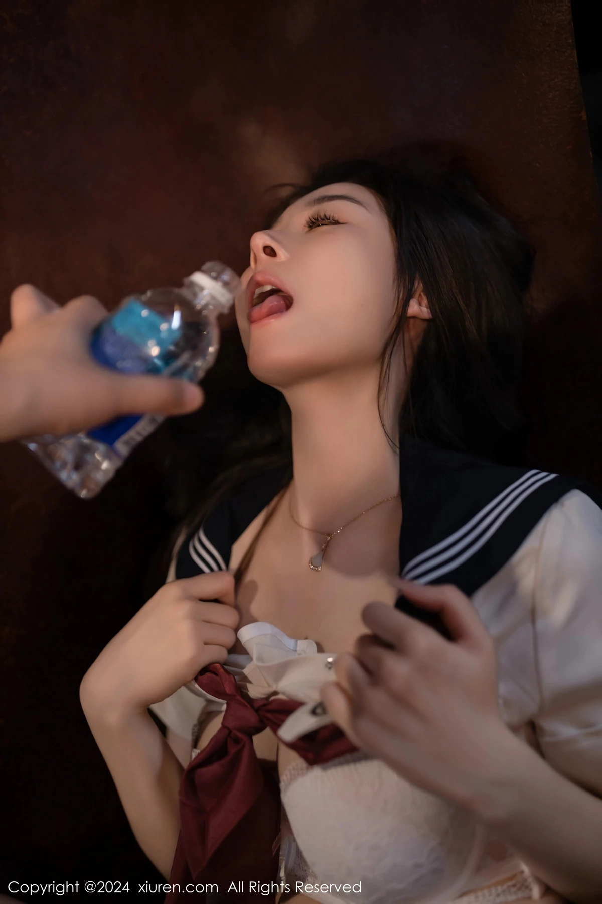 秀人集.com_[XiuRen秀人网]No.8020_模特小逗逗性感学生短裙制服露白色蕾丝内衣秀曼妙身姿诱惑写真79P