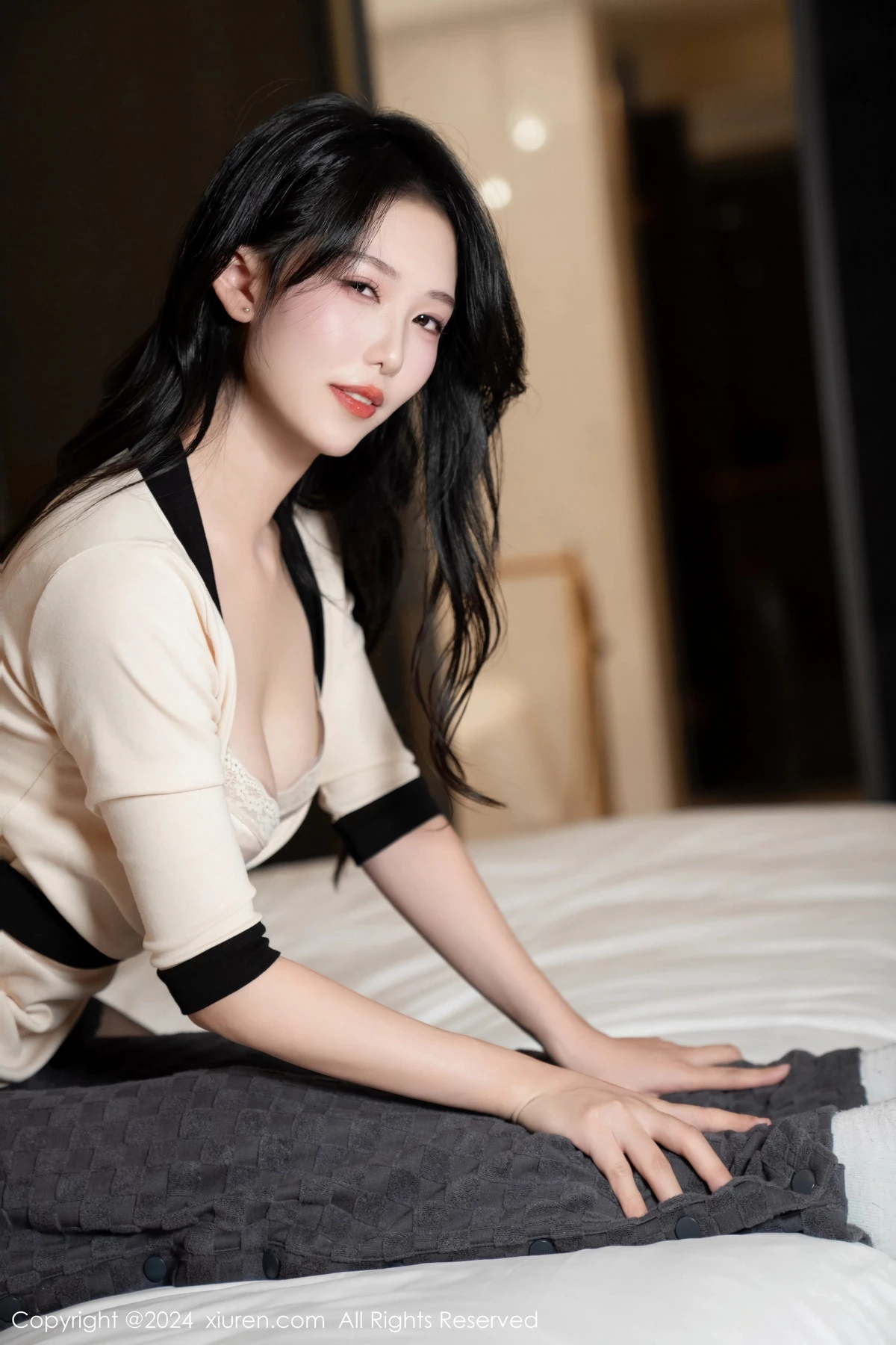 秀人集.com_[XiuRen秀人网]No.8019_模特利世技师情节性感白色蕾丝内衣配黑丝袜秀曼妙身姿诱惑写真82P