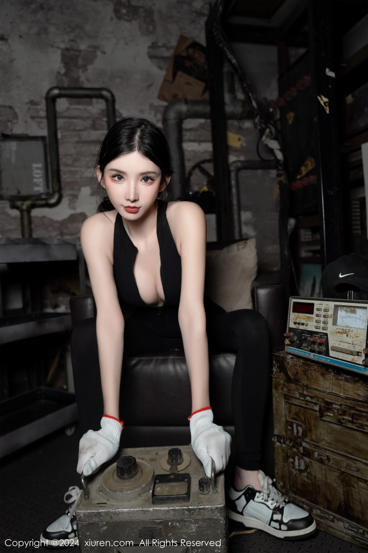 秀人集.com_[XiuRen秀人网]No.8027_女神周于希Sally剧情主题脱性感黑色连体服饰秀惹火身材诱惑写真99P