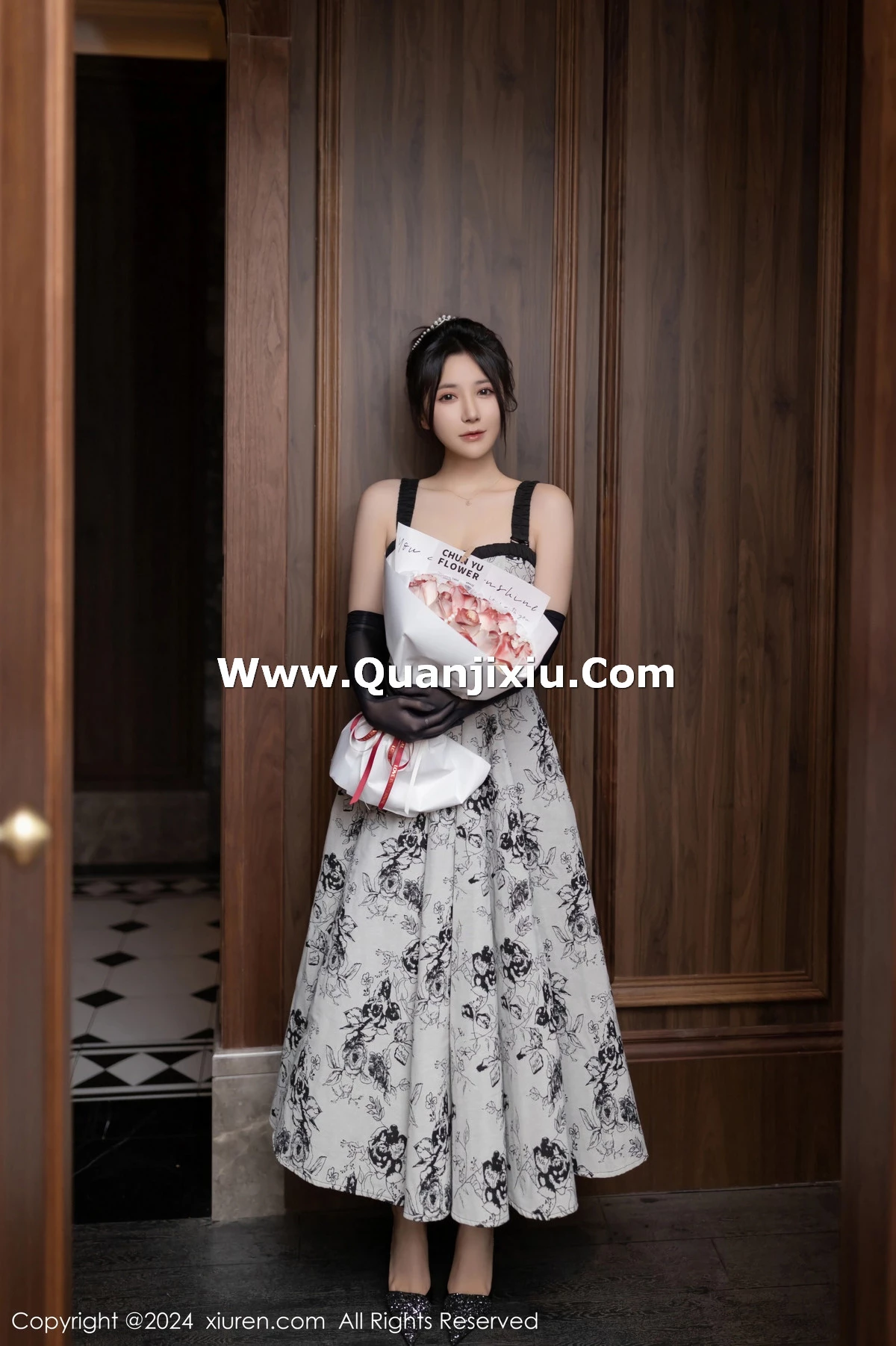 秀人集.com_[XiuRen秀人网]No.8109_模特鱼子酱Fish生日主题性感灰色连衣长裙秀曼妙身姿诱惑写真80P