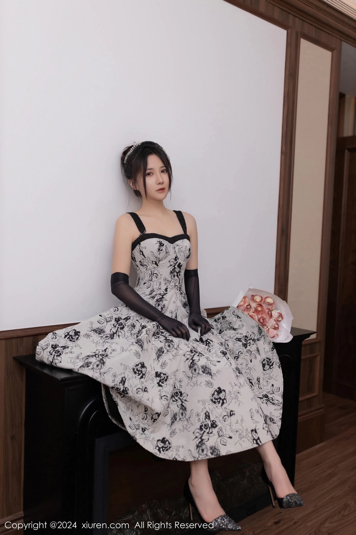 秀人集.com_[XiuRen秀人网]No.8109_模特鱼子酱Fish生日主题性感灰色连衣长裙秀曼妙身姿诱惑写真80P