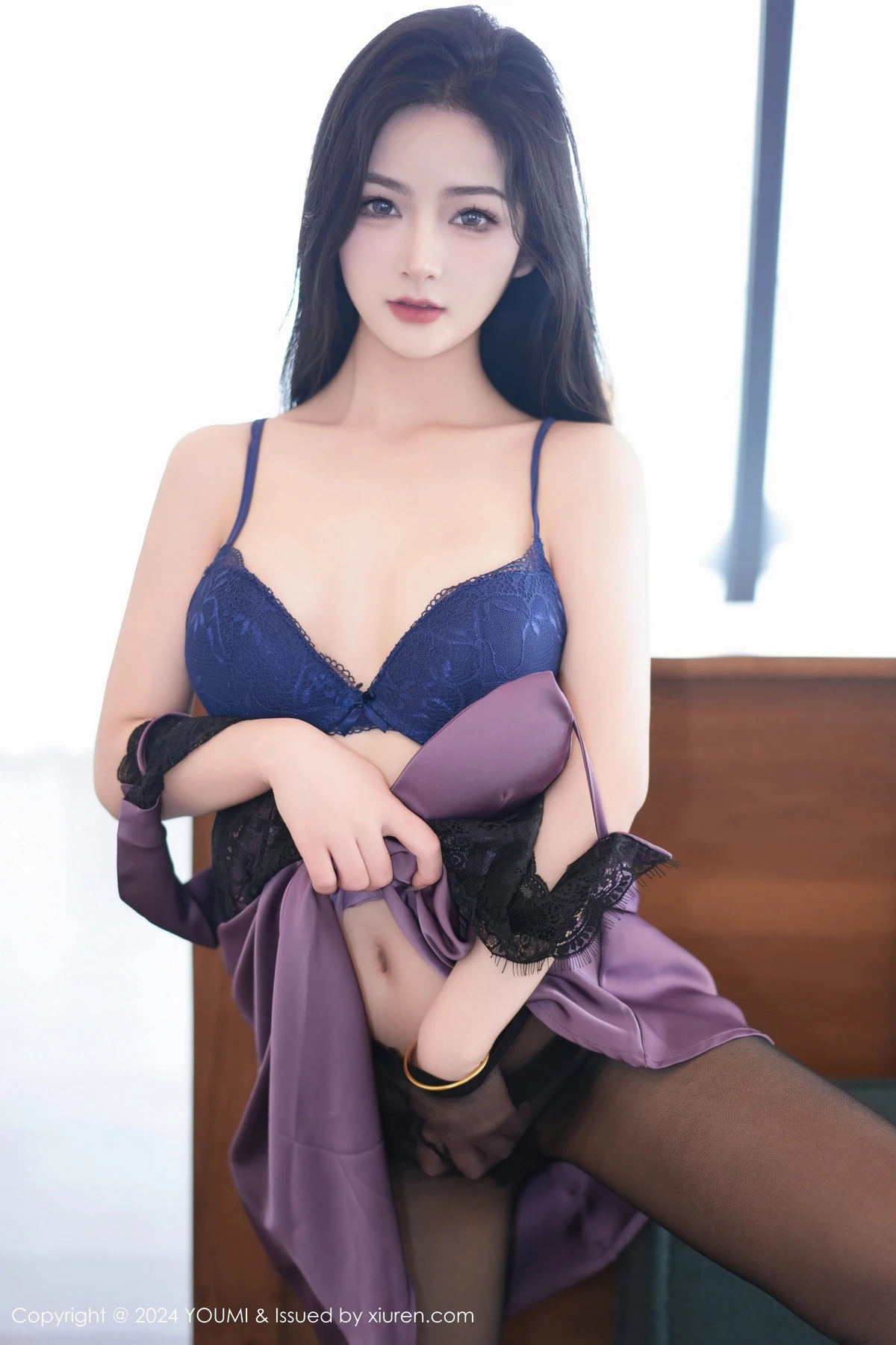 秀人集.com_[YouMi尤蜜荟]Vol.1036_模特小茶茶tea性感紫色轻透裙露蓝色内衣配黑丝袜极致魅惑写真81P