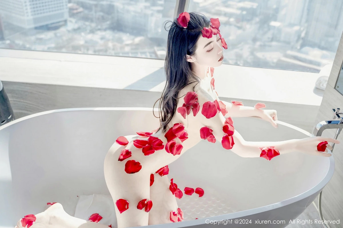 秀人集.com_[XiuRen秀人网]No.8175_新人模特瑜伽喵私房浴室玫瑰花瓣浴秀魔鬼曲线撩人诱惑写真63P