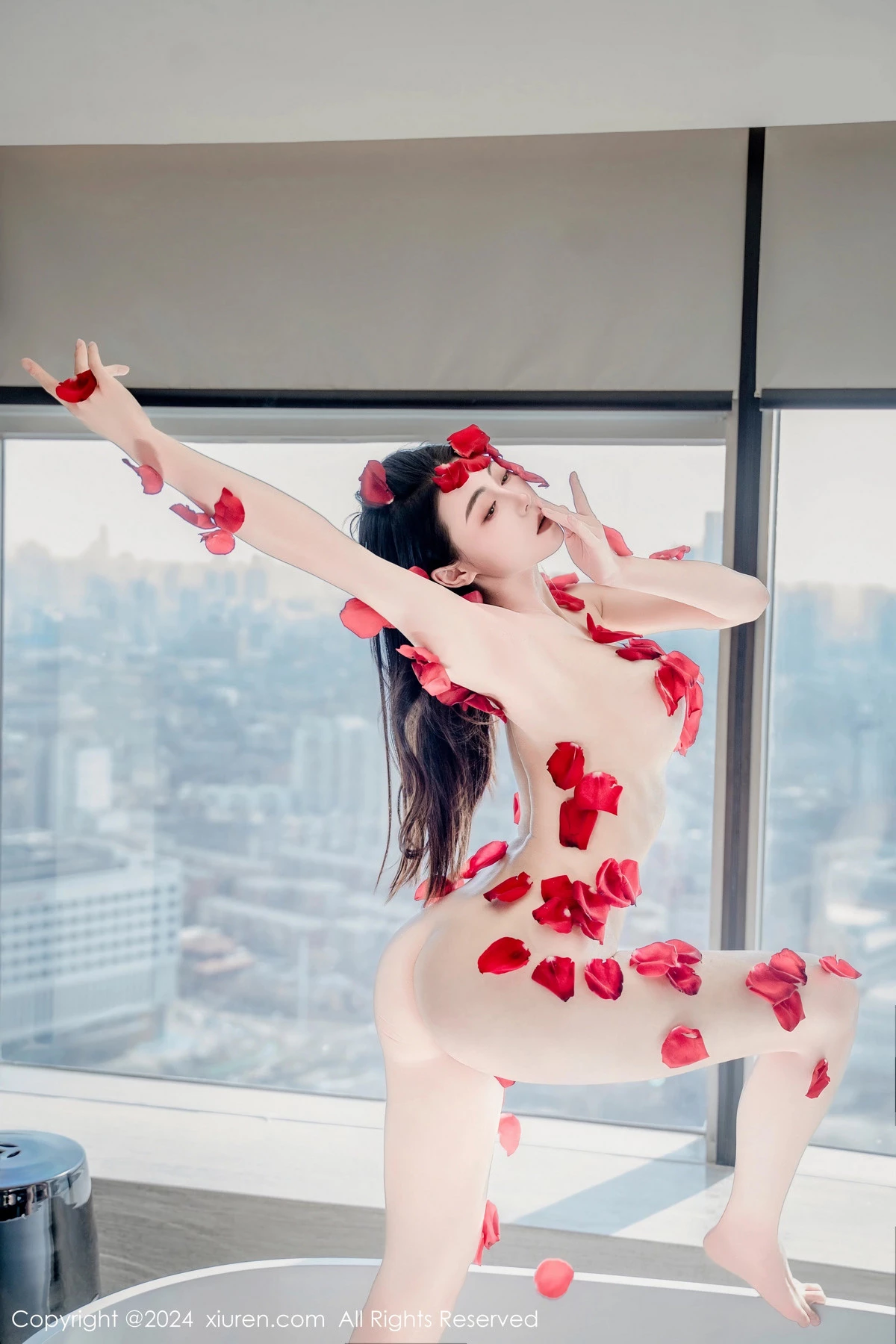 秀人集.com_[XiuRen秀人网]No.8175_新人模特瑜伽喵私房浴室玫瑰花瓣浴秀魔鬼曲线撩人诱惑写真63P