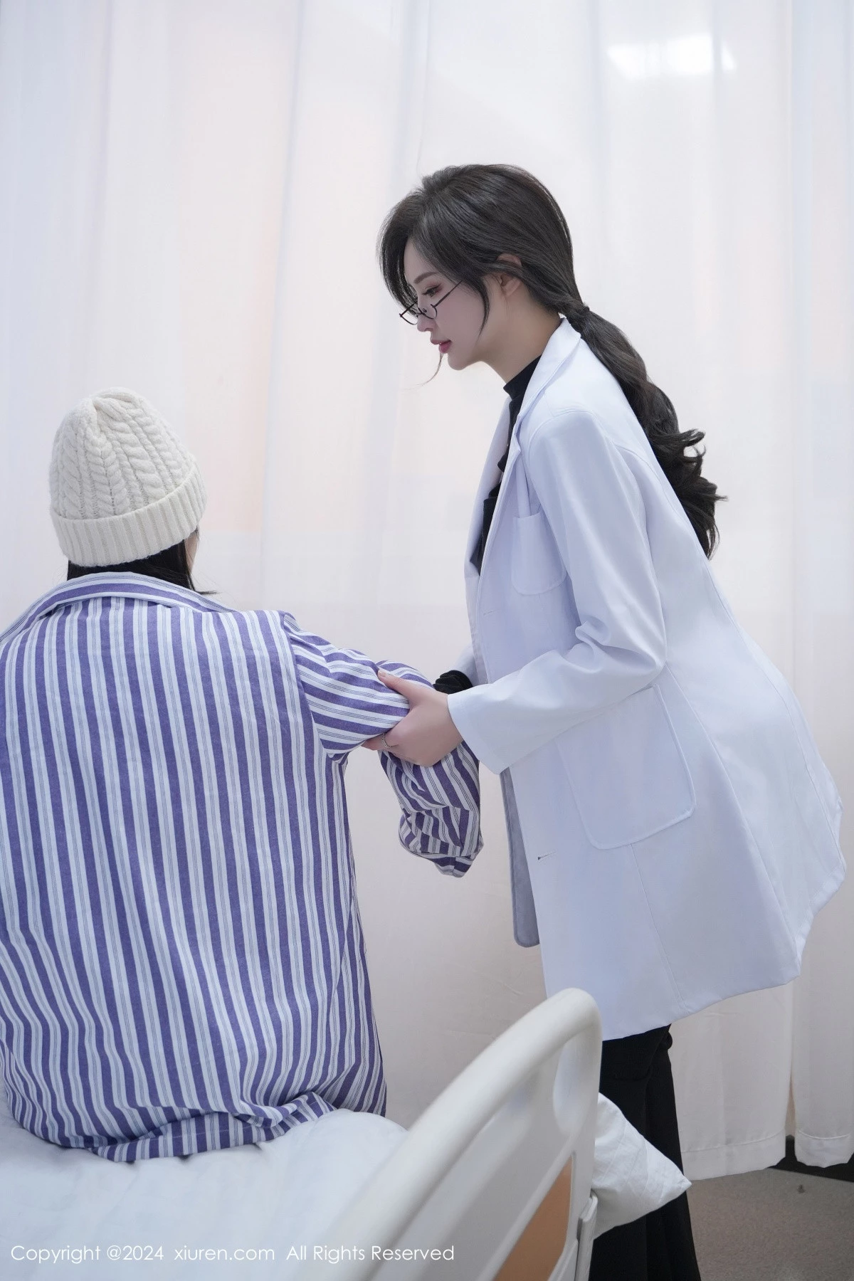 秀人集.com_[XiuRen秀人网]No.8180_女神Carol周妍希性感女医生制服露开档黑丝秀翘臀美腿诱惑写真78P