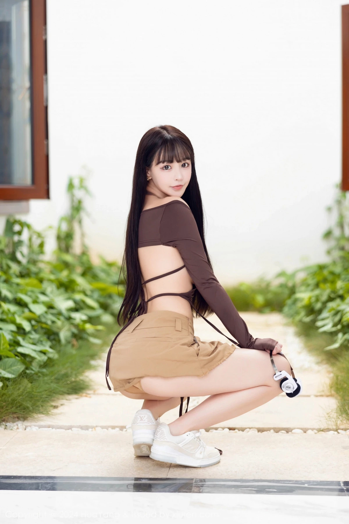 秀人集.com_[HuaYang花漾]Vol.568_女神朱可儿Flora性感咖啡色时尚上衣配短裙秀丰满身材诱惑写真64P