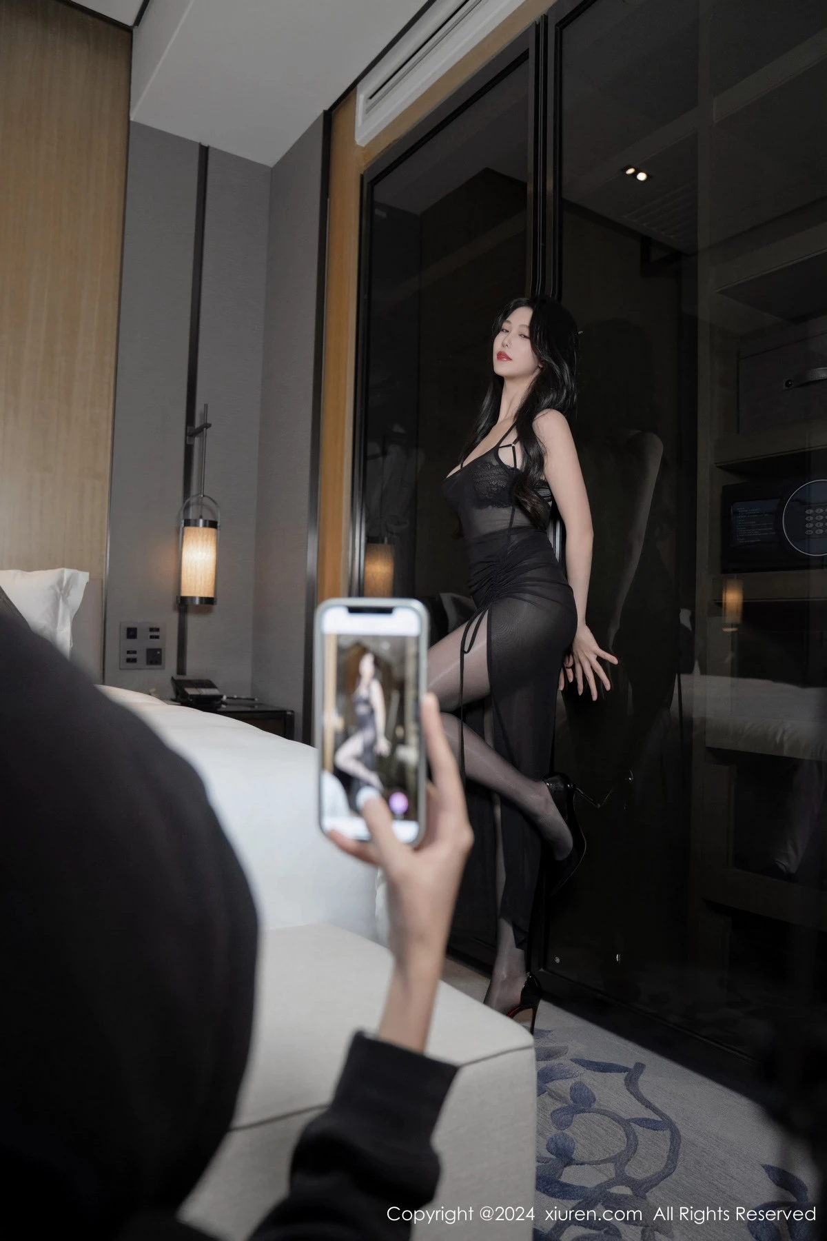 秀人集.com_[XiuRen秀人网]No.8193_模特利世性感黑色蕾丝内衣配闪亮无内黑丝秀曼妙身姿诱惑写真81P