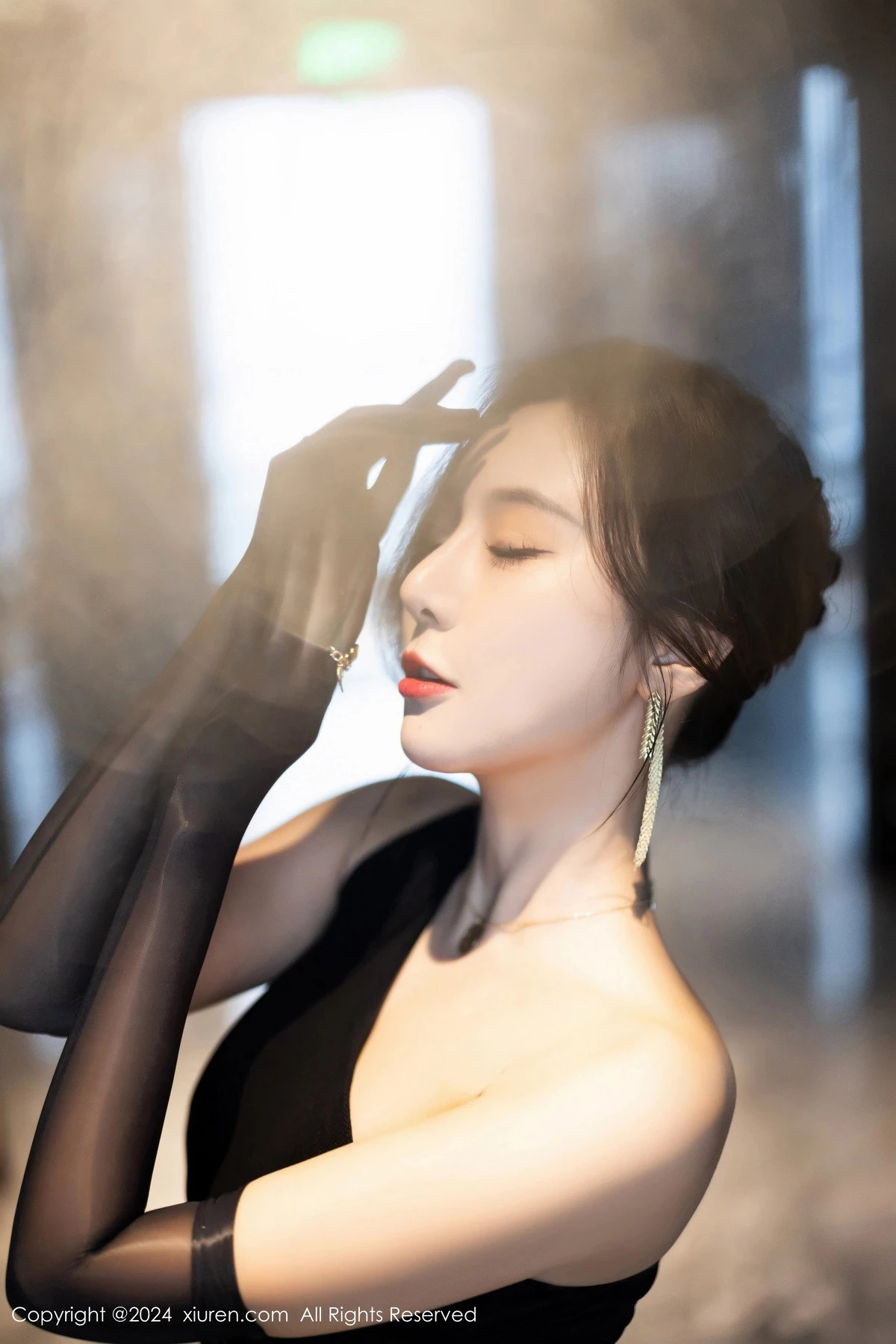 秀人集.com_[XiuRen秀人网]No.8194_女神王馨瑶yanni黑色连衣长裙+黑色轻透情趣服饰惹火诱惑写真82P