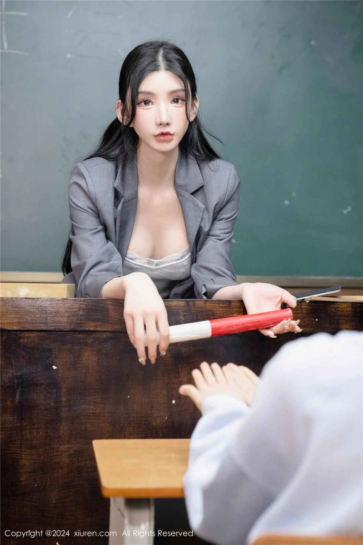 秀人集.com_[XiuRen秀人网]No.8204_女神周于希Sally剧照主题性感灰色制服露超薄黑丝极致魅惑写真93P