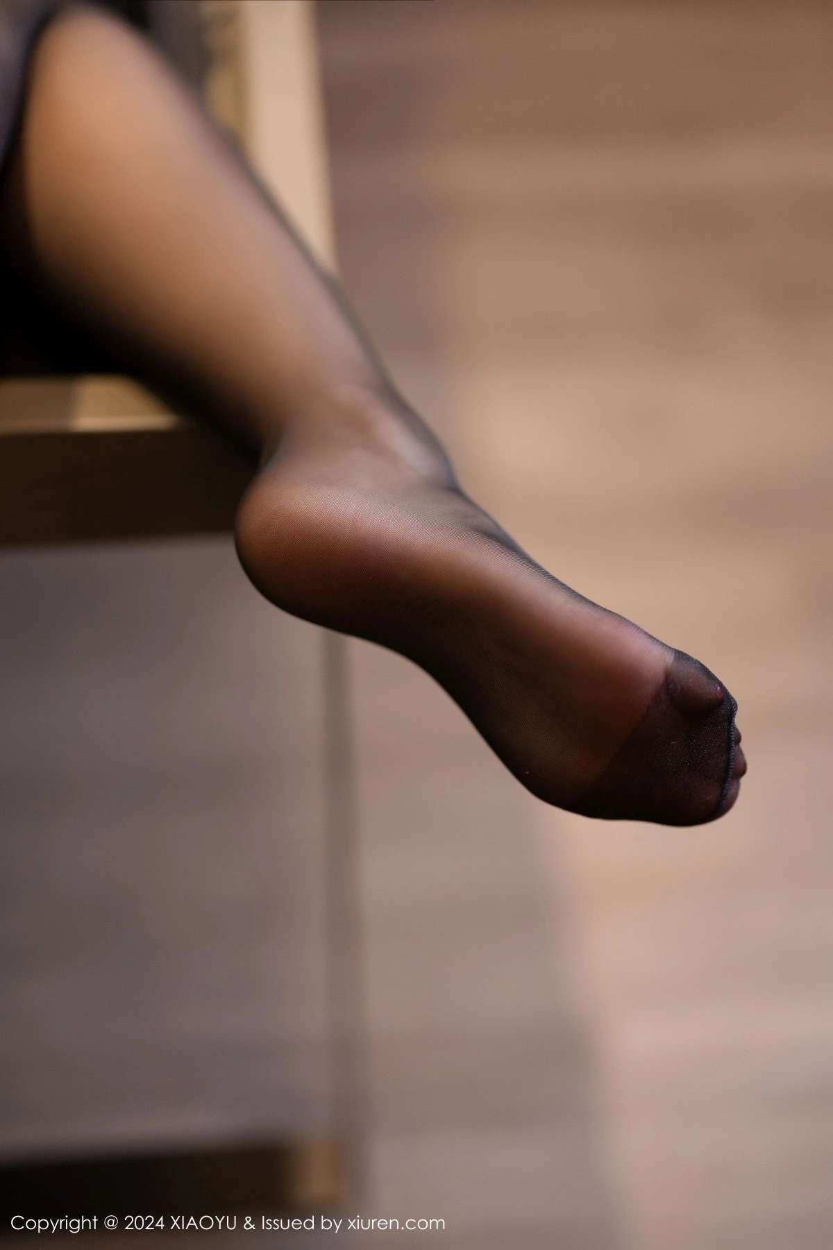 秀人集.com_[XiaoYu画语界]Vol.1217_模特小蛮妖Yummy深色OL服饰露黑色蕾丝内衣配超薄黑丝魅惑写真80P