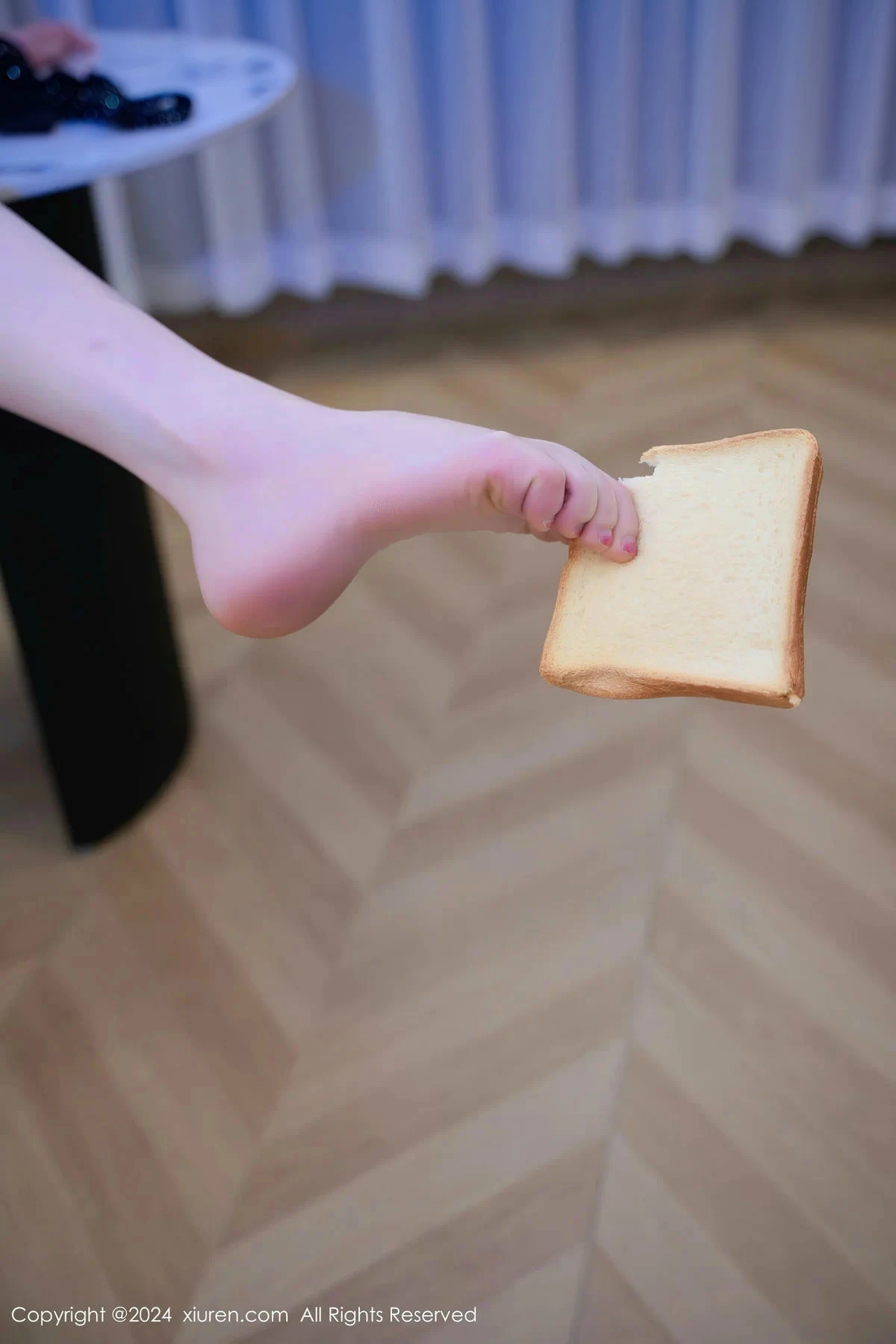 秀人集.com_[XiuRen秀人网]No.8230_模特晚苏susu性感白色短裙露白色内衣配黑丝网袜秀美腿诱惑写真79P