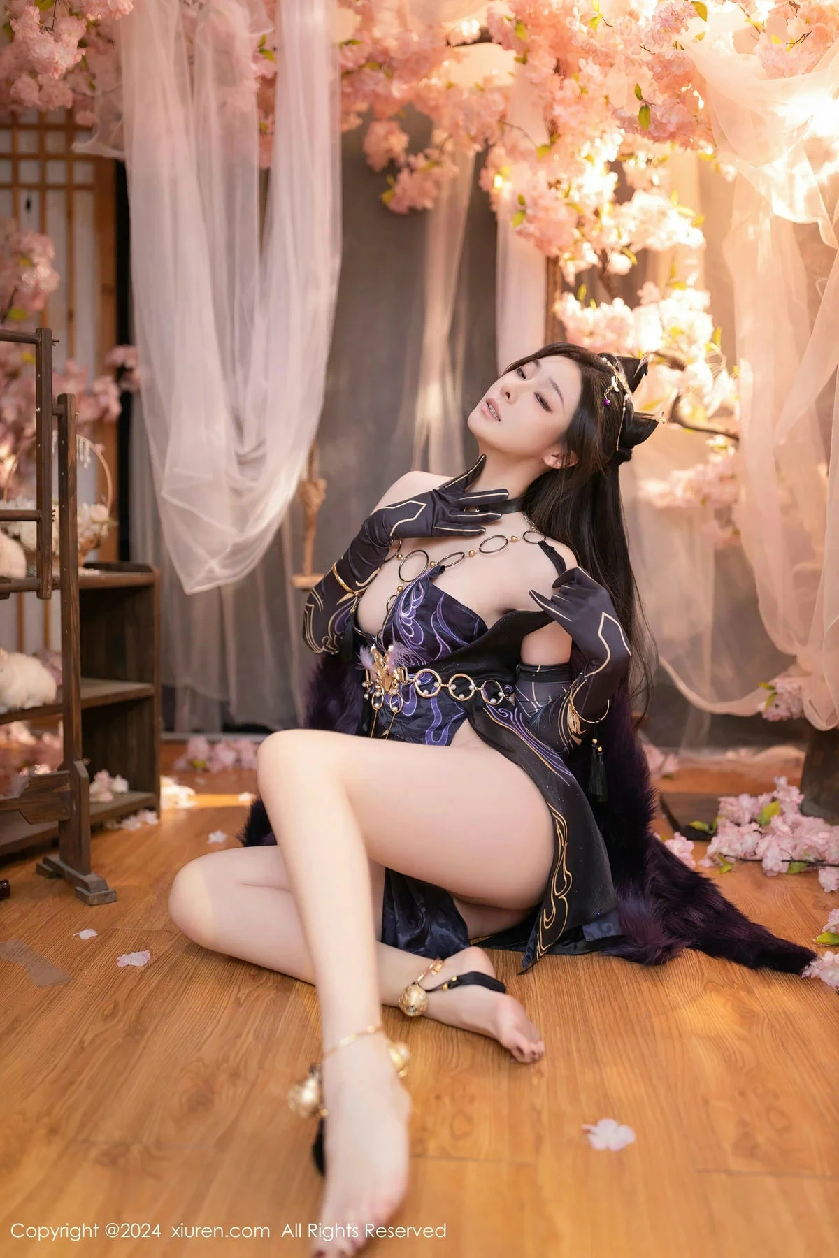 秀人集.com_[XiuRen秀人网]No.8232_模特小逗逗性感紫色情趣旗袍服饰半脱秀曼妙身姿惹火诱惑写真80P